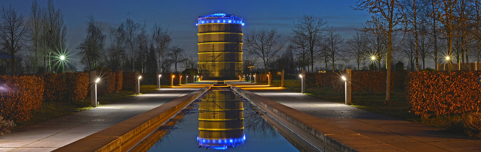 Gasometer: Außenansicht des Industriedenkmals und Wahrzeichens der Stadt Oberhausen.