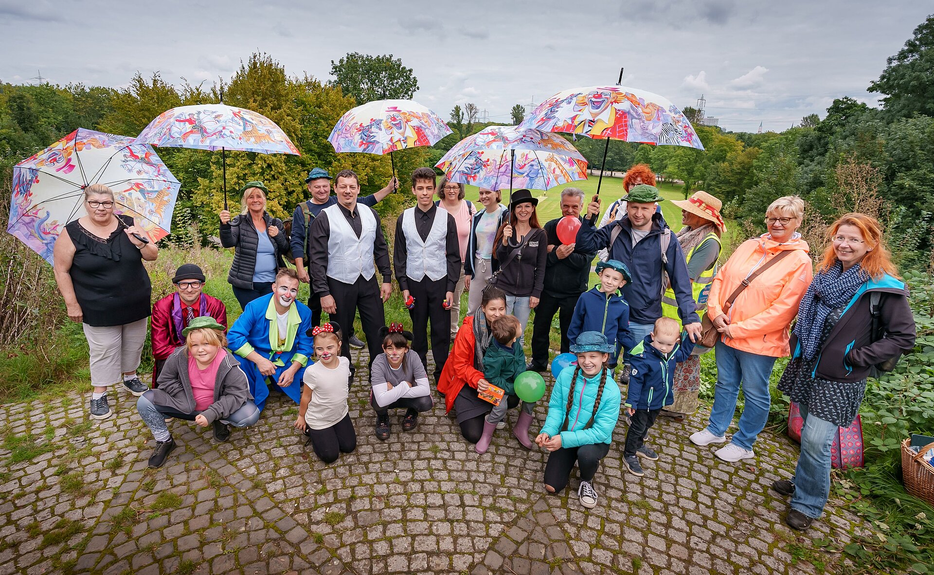 Mit Zirkus Probst und Schirm, Charme und Melone im Revierpark Nienhausen in Gelsenkirchen.