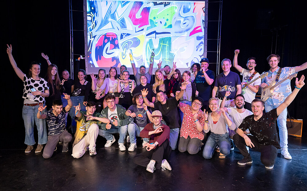 Gruppenbild - Abschlusspräsentation Kunstcamp Ruhr am 14. August 2021 in Duisburg.