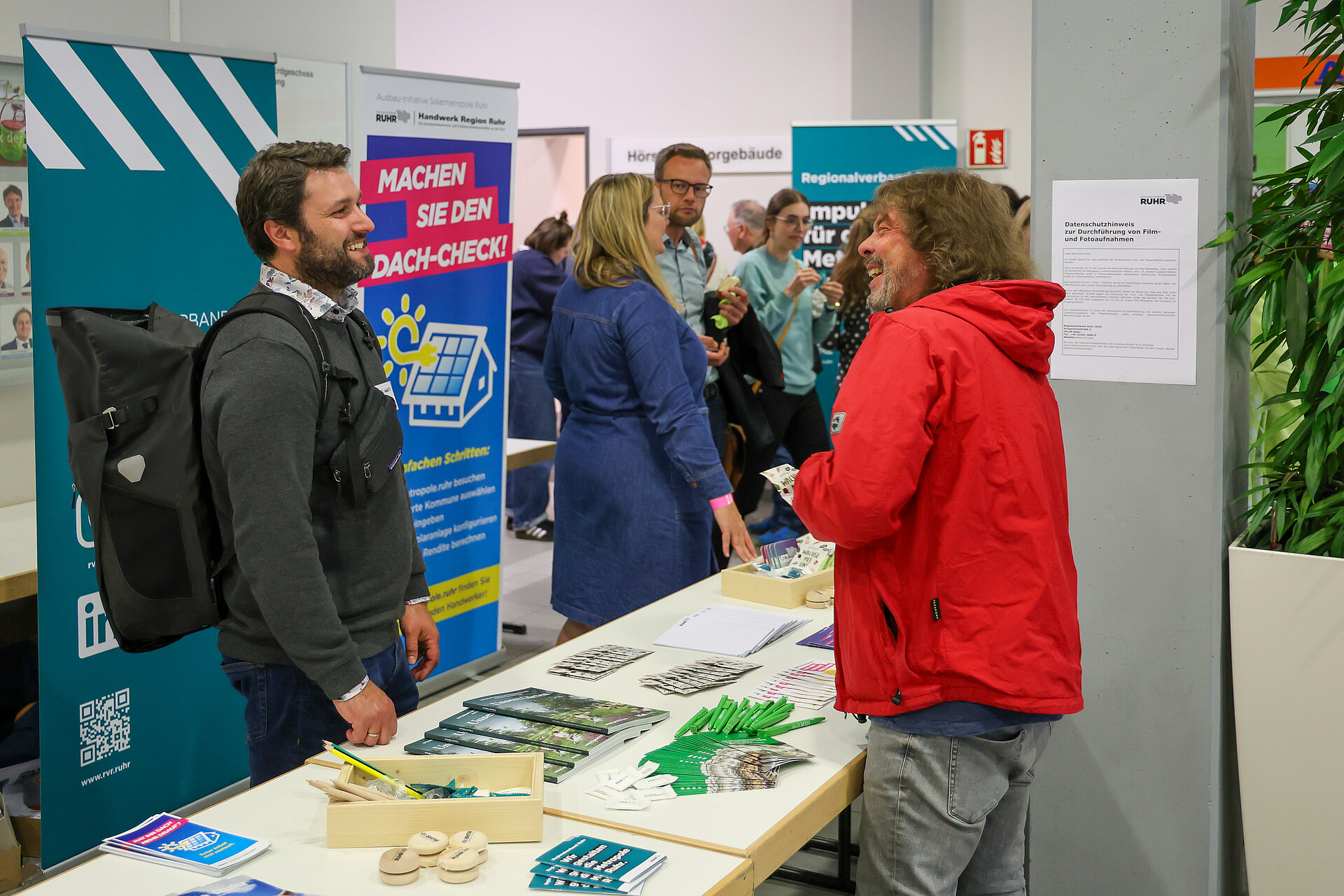 Besucherin am RVR-Stand