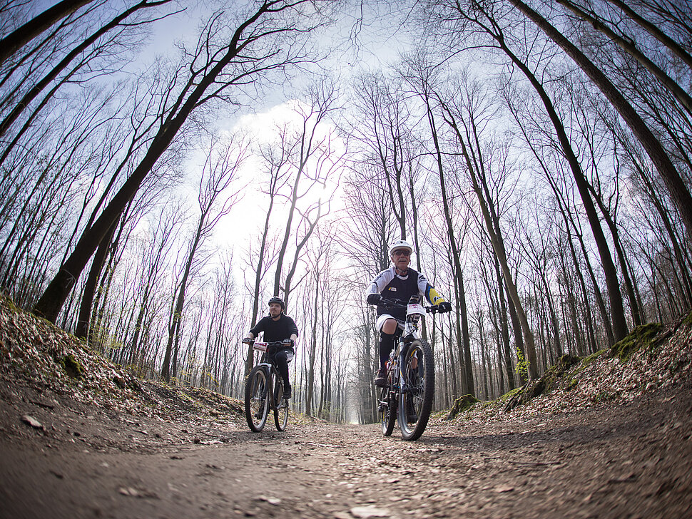 Mountainbiker unterweges im Waldgebiet Haard bei Recklinghausen.