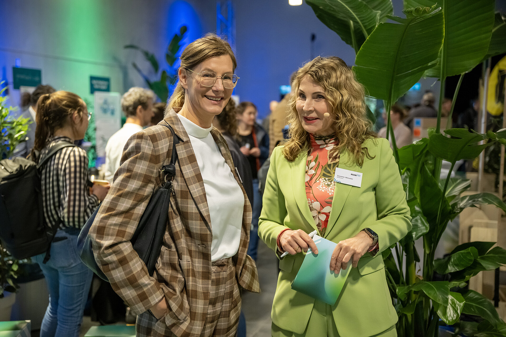 Nina Frense (RVR) mit der Moderatorin Susanne Wieseler