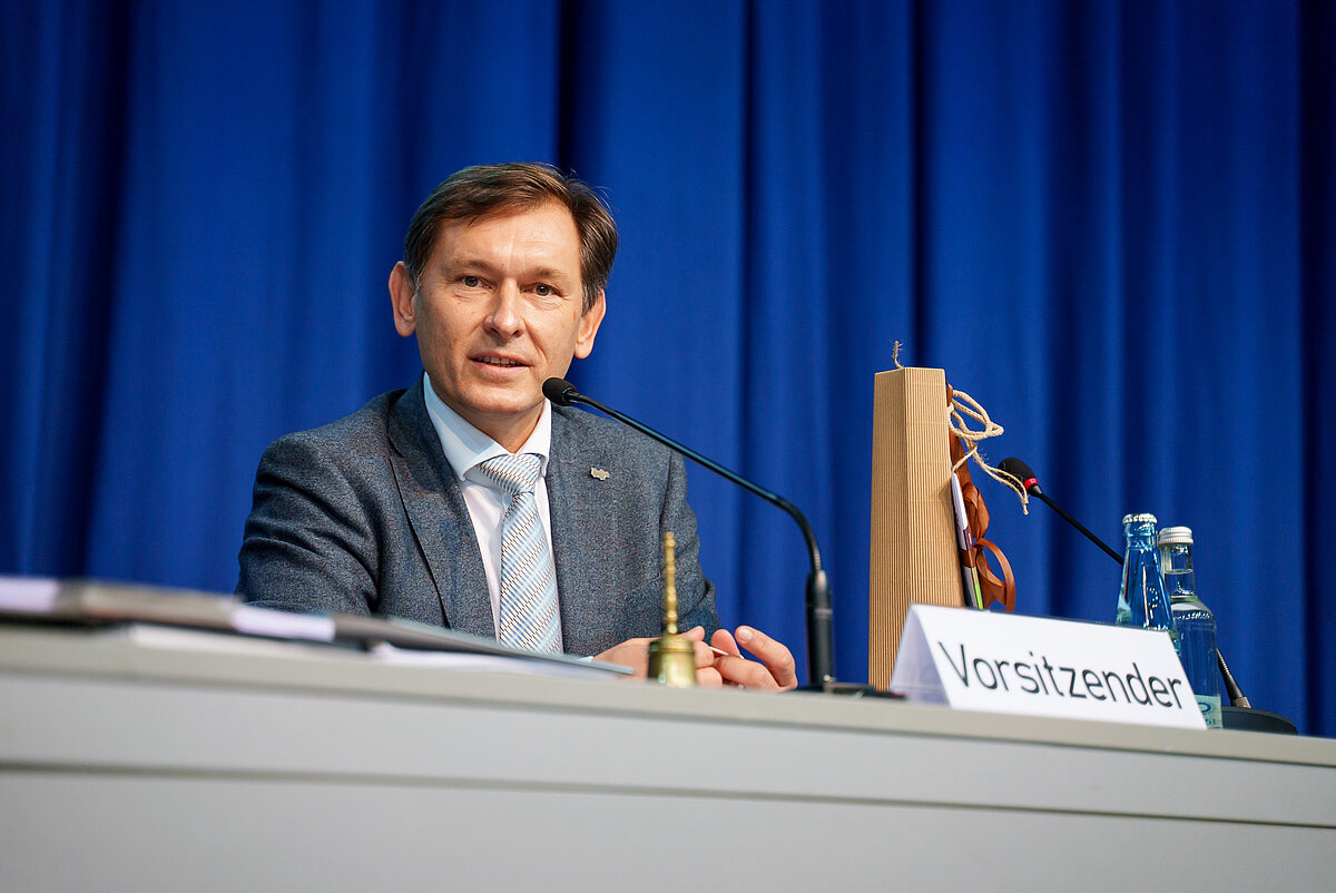 Ruhrparlament wählt in der konstituierenden Sitzung Hernes ...