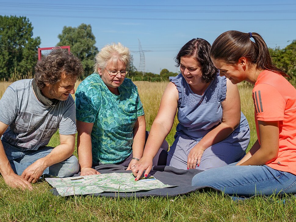 Besuchergruppe am RVR-Besucherzentrum Haus Ripshorst in Oberhausen.