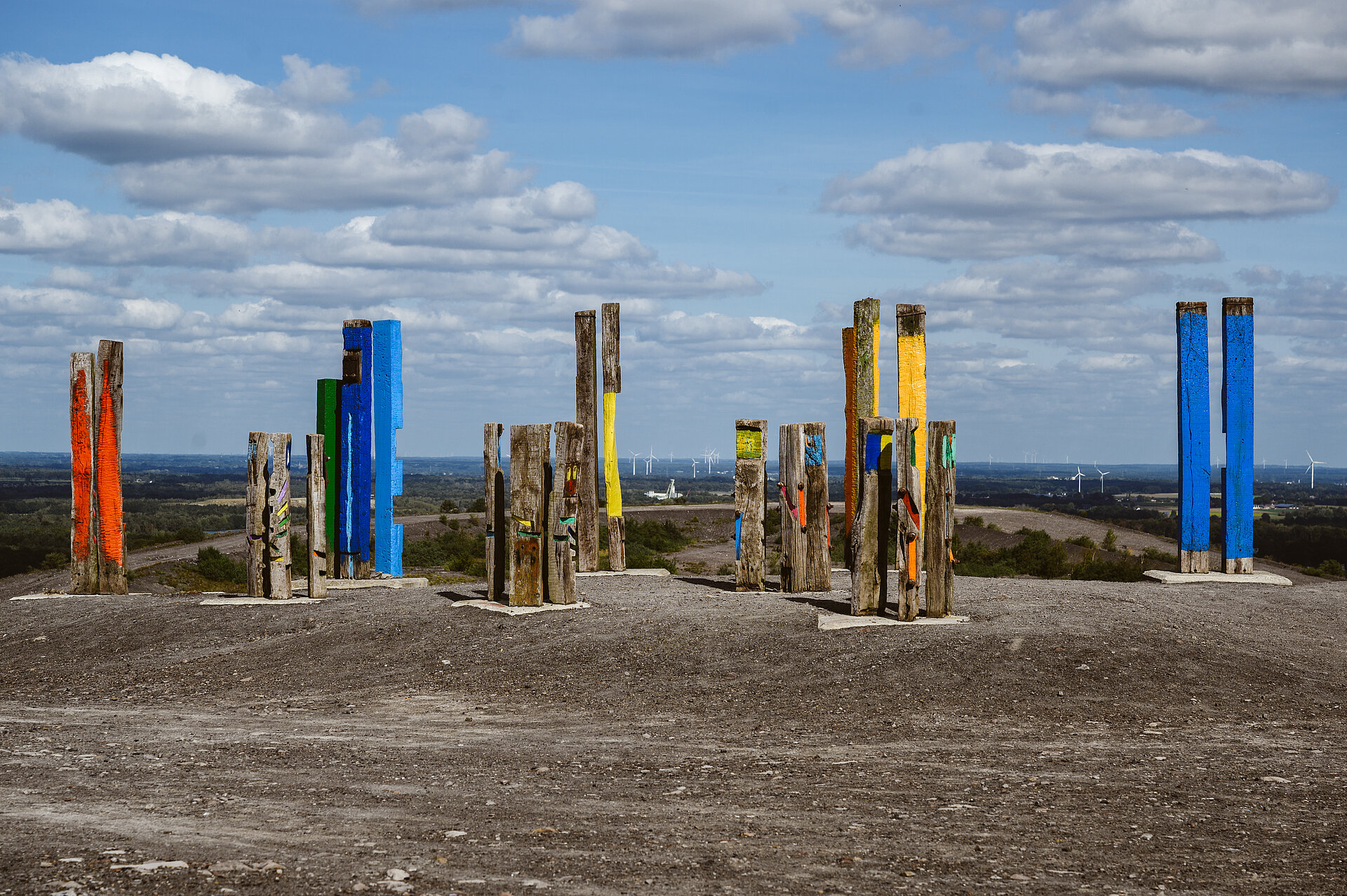 Totems des baskischen Malers und Bildhauers Agustín Ibarrola.