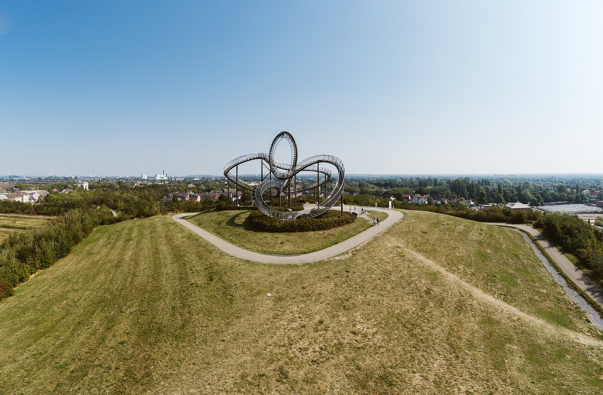 "Tiger & Turtle - Magic Mountain" auf der Heinrich-Hildebrand-Höhe in Duisburg.