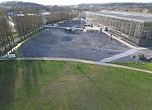 Schotter- und Grauwackeflächen rund um die Akademie Mont-Cenis