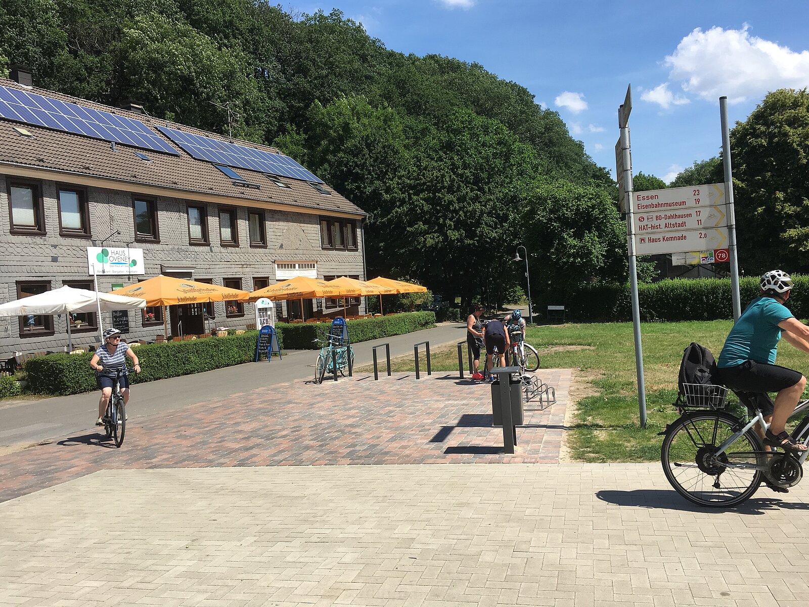 Ruhrtal-Radweg am Haus Oveney in Bochum-Stiepel.