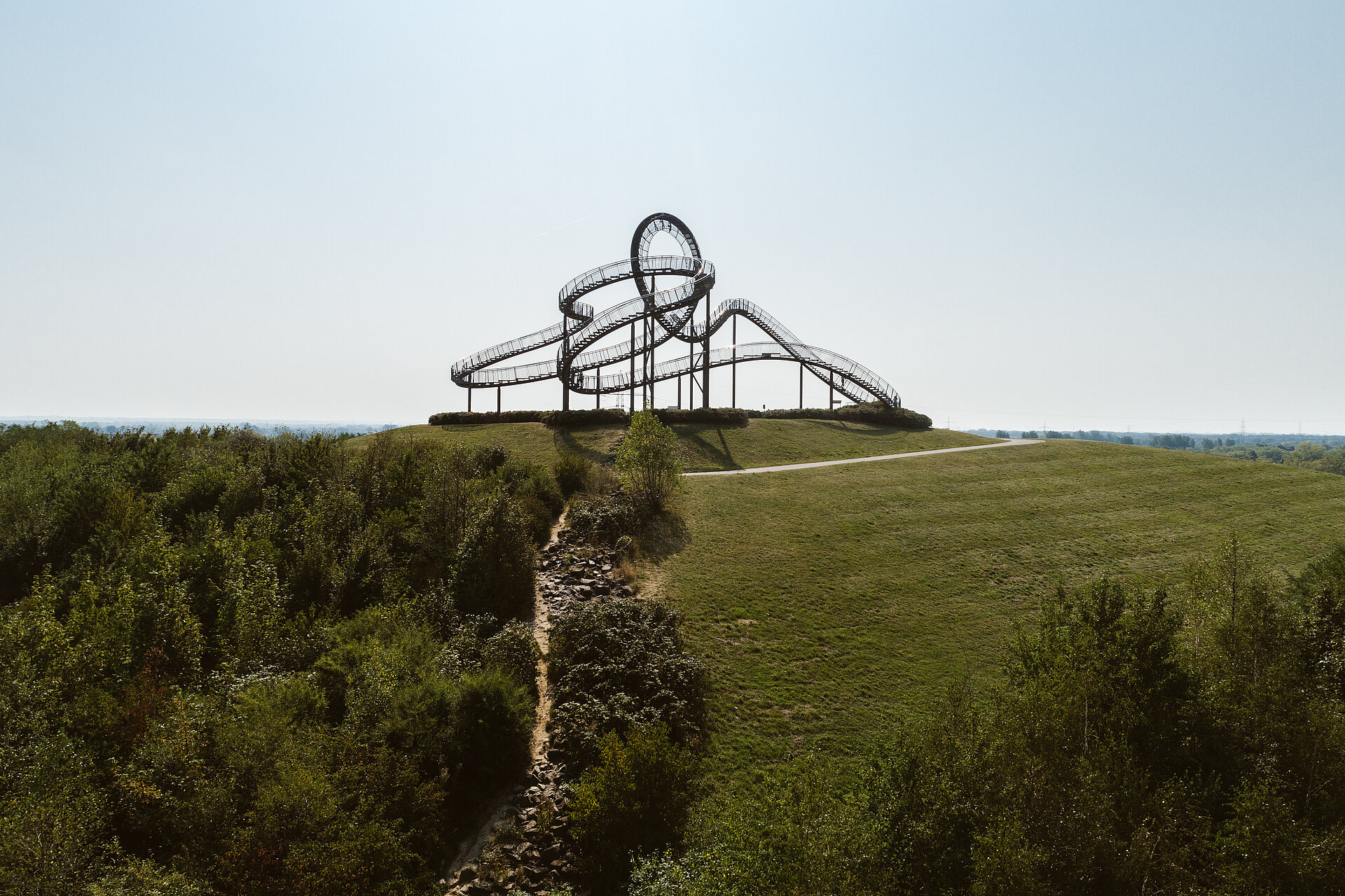 "Tiger & Turtle - Magic Mountain" auf der Heinrich-Hildebrand-Höhe in Duisburg.