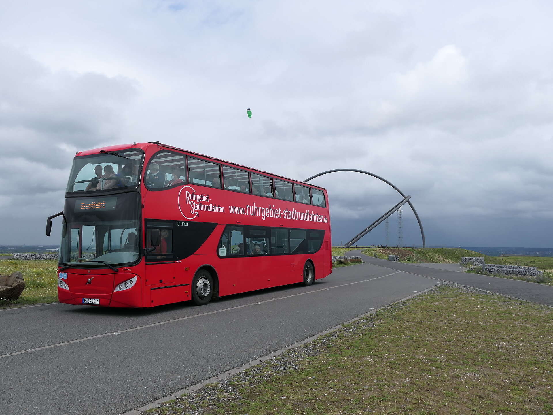 Doppelstockbus auf der Halde Hoheward im Rahmen der Hertener Stadtrundfahrten