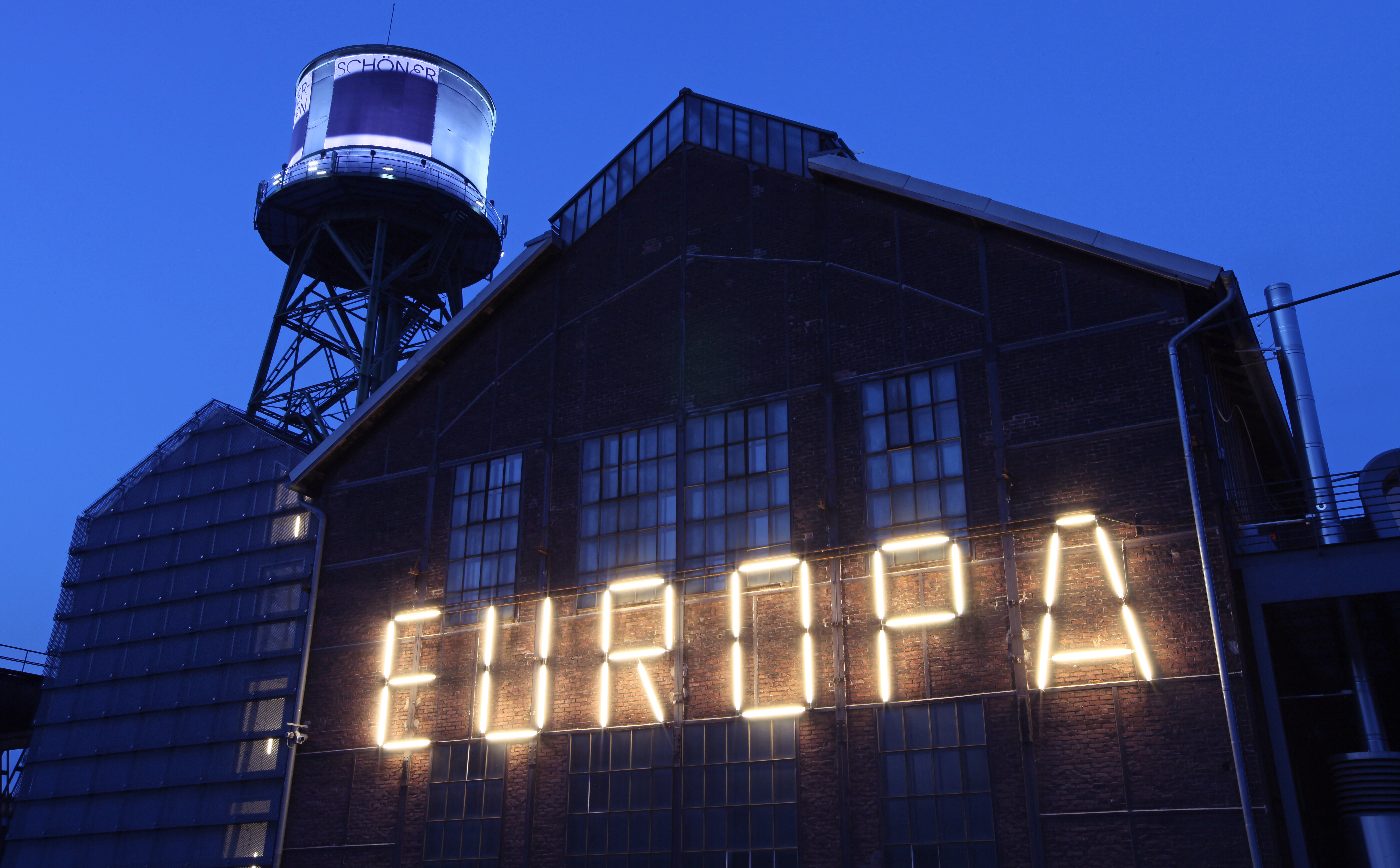  Leuchtschrift "Europa" an der Jahrhunderthalle Bochum. Foto: RVR/Büttner