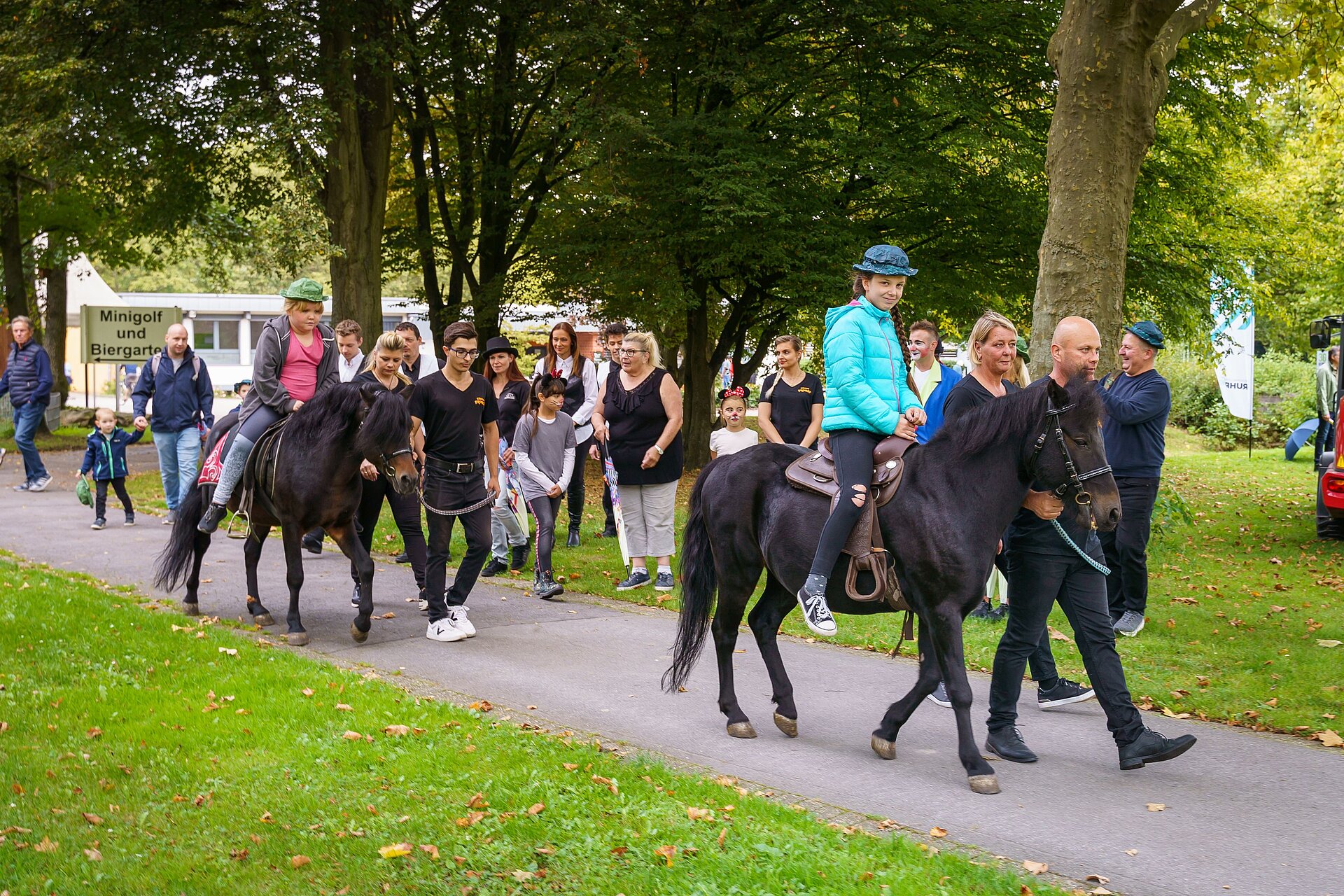 Mit Zirkus Probst und Schirm, Charme und Melone im Revierpark Nienhausen in Gelsenkirchen.