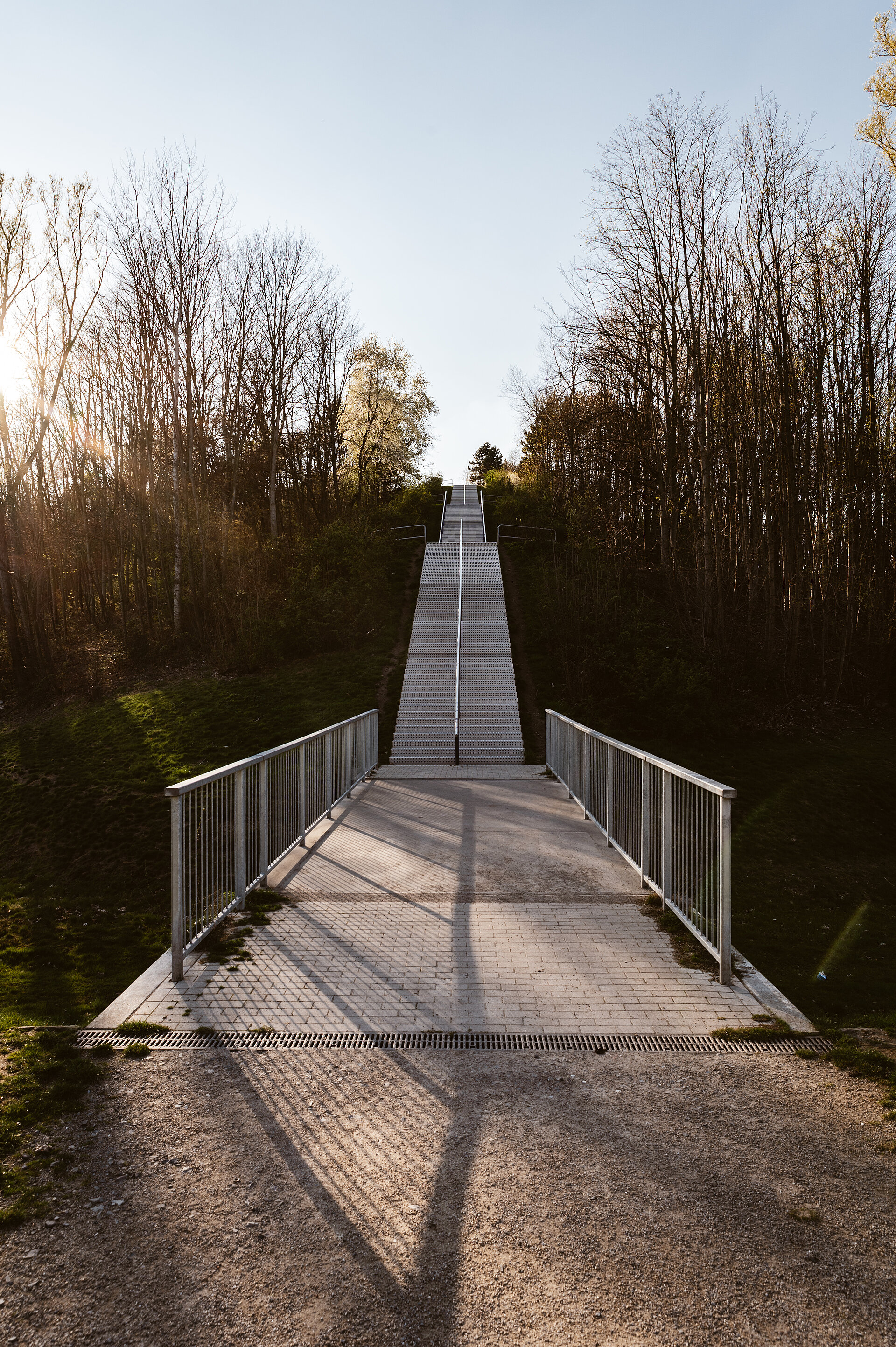 Per Treppe geht es auf den Gipfel der Schurenbachhalde.