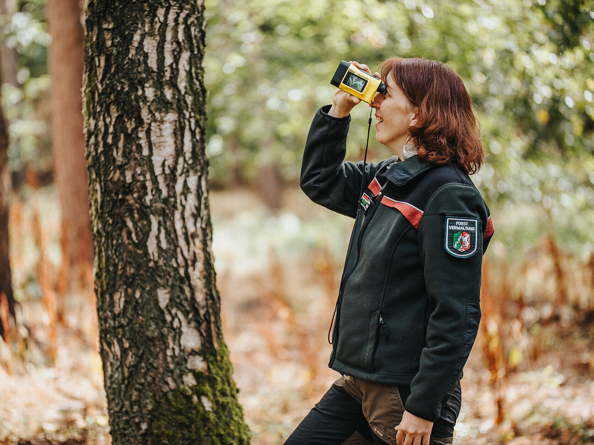 Försterin im Wald