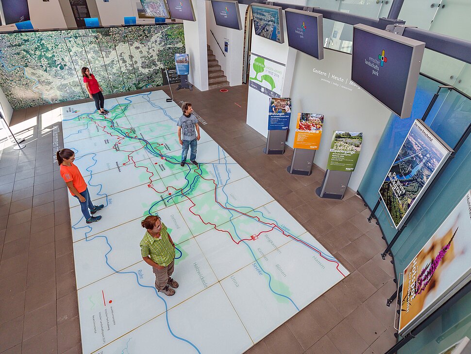 Blick in den Ausstellungsraum zum Emscher Landschaftspark.