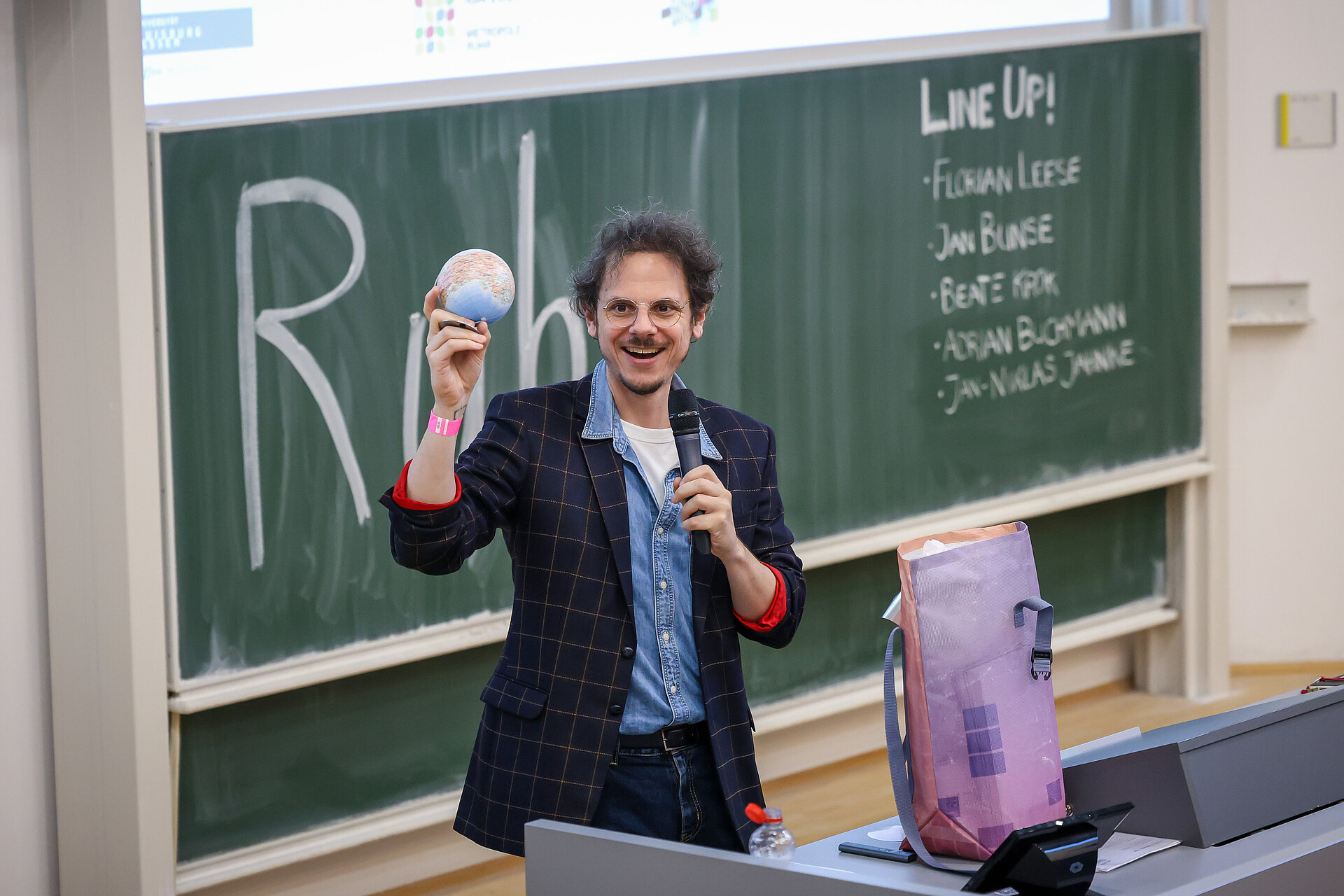 Der Hauptpreis war ein Globus des Ruhrgebietes