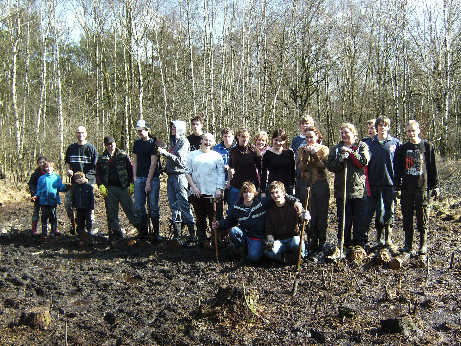 Schülerinnen und Schüler bei der Projektarbeit an der umweltpädagogischen Station Heidhof. Foto: RVR/Archiv