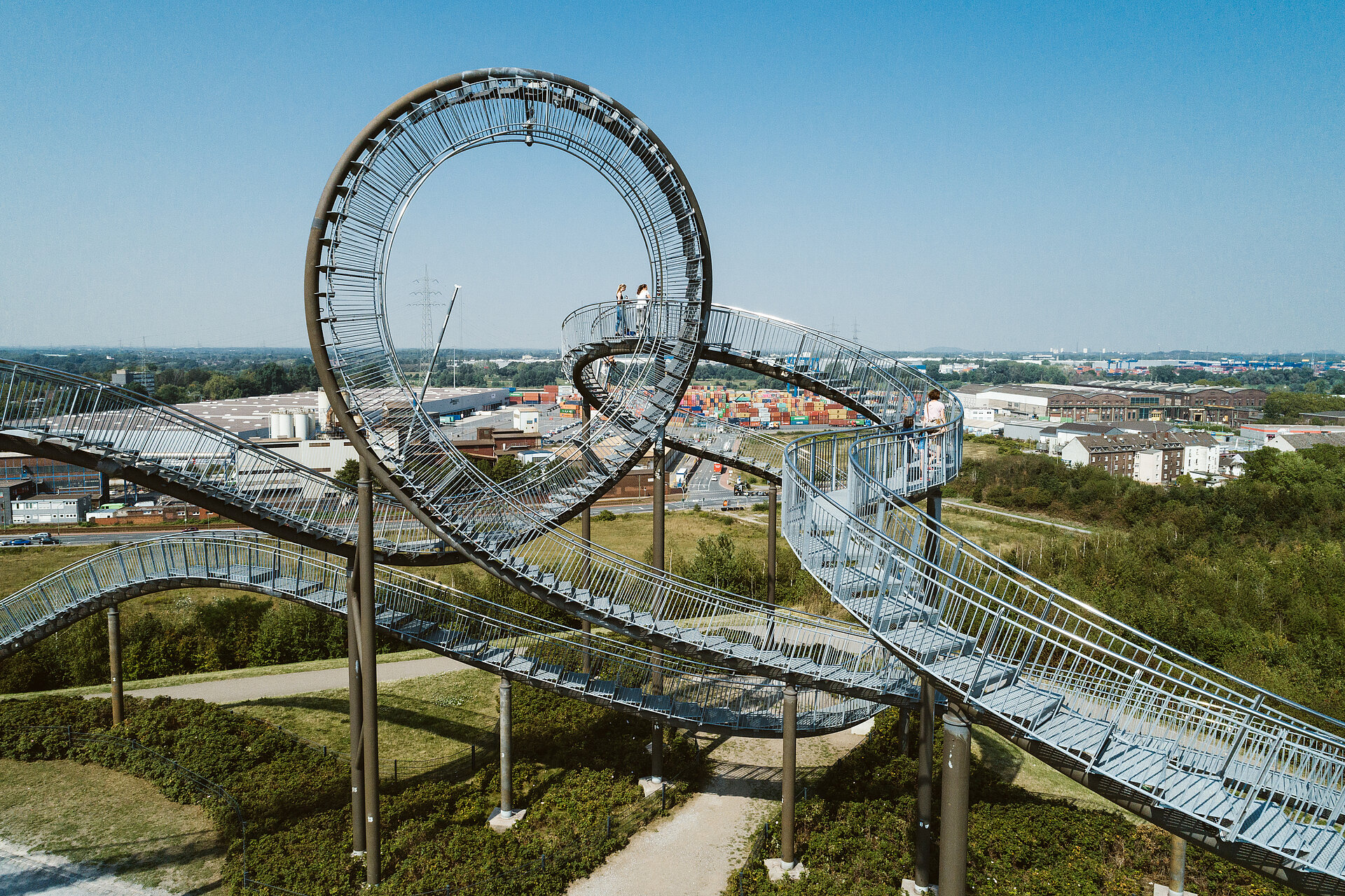 "Tiger & Turtle - Magic Mountain" auf der Heinrich-Hildebrand-Höhe in Duisburg.