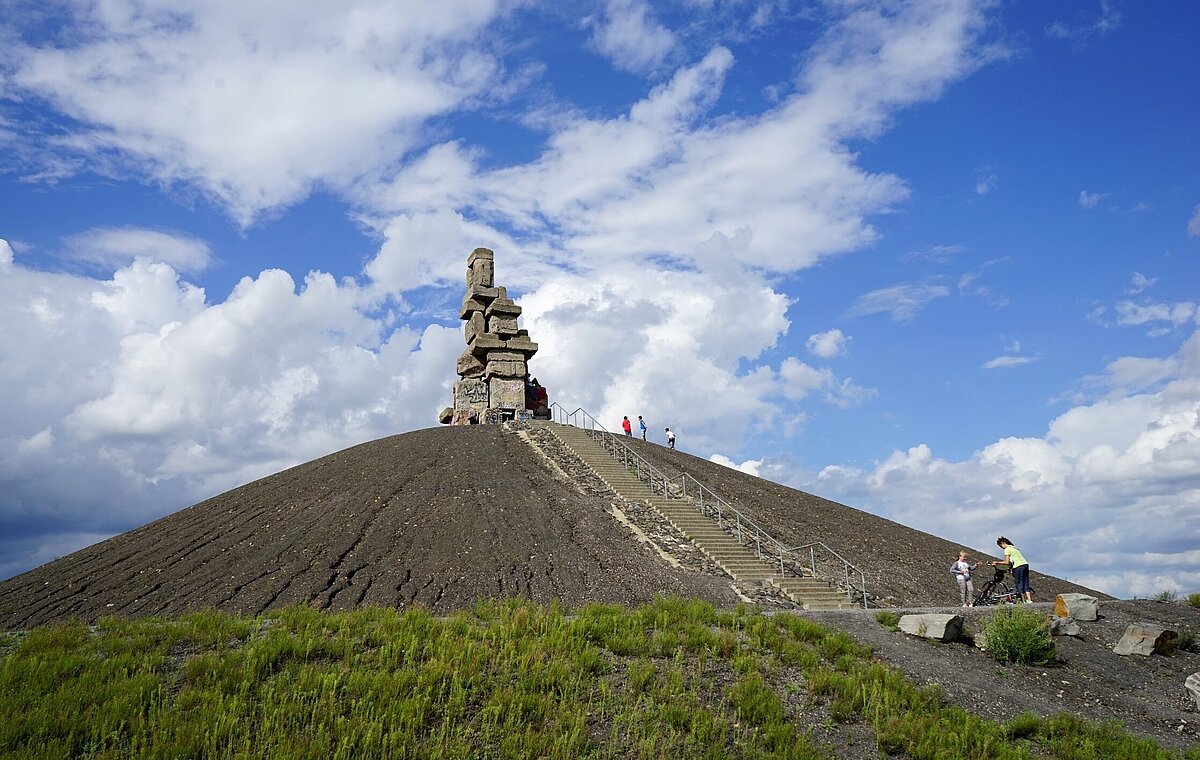 Interessante Landmarke und toller Aussichtspunkt: die Halde Rheinelbe mit der Himmelstreppe.