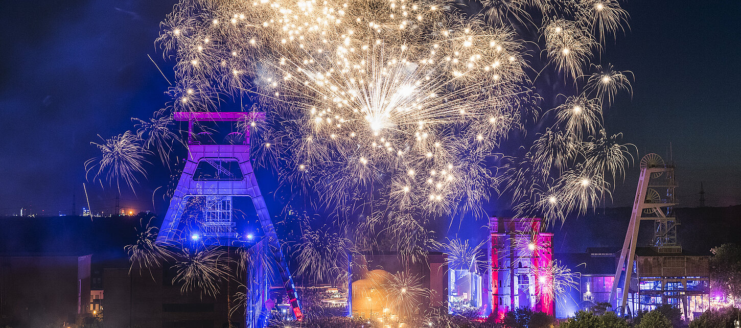 Feuerwerk auf der Zeche Ewald in Herten zur ExtraSchicht 2018.