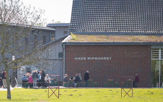 Haus Ripshorst, Oberhausen mit Wandergruppe