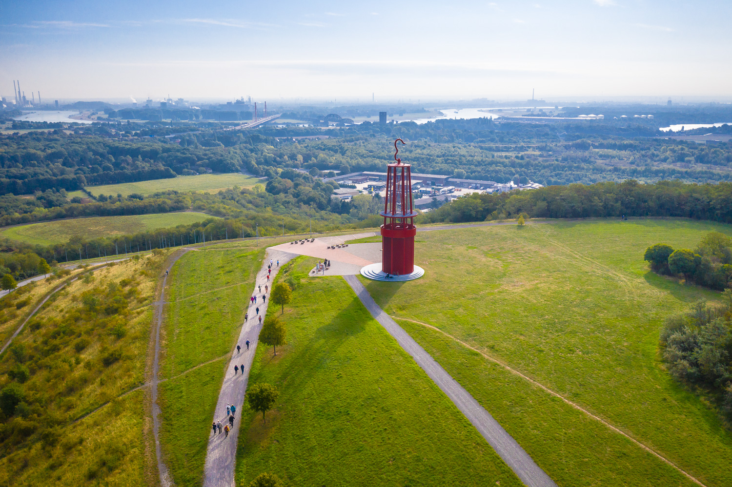 Gruppenreise der Ruhr-Tour unterwegs in Moers auf der Halde Rheinpreußen mit den Geleucht.