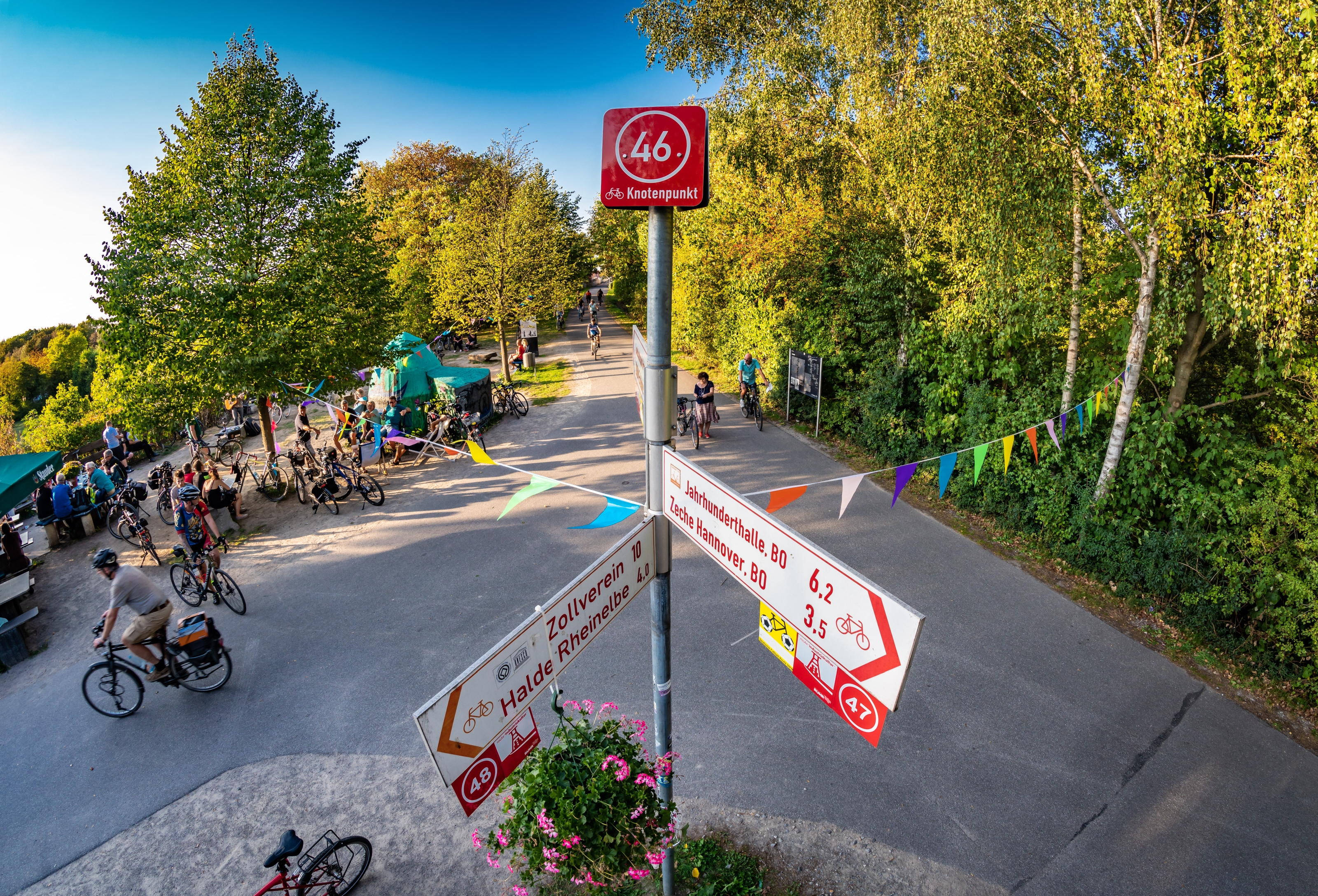 Die Erzbahntrasse - Rad- und Wanderweg über ehemalige Bahntrasse von Bochum über Herne nach Gelsenkirchen.