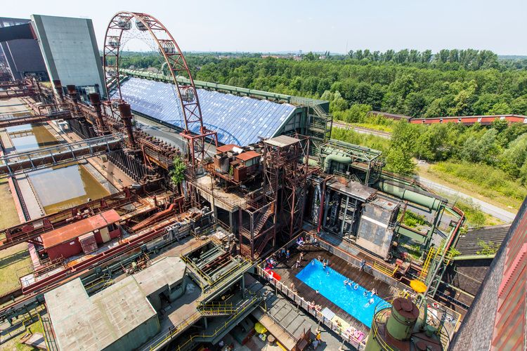 Zeche Zollverein von oben inklusive Schwimmbad.