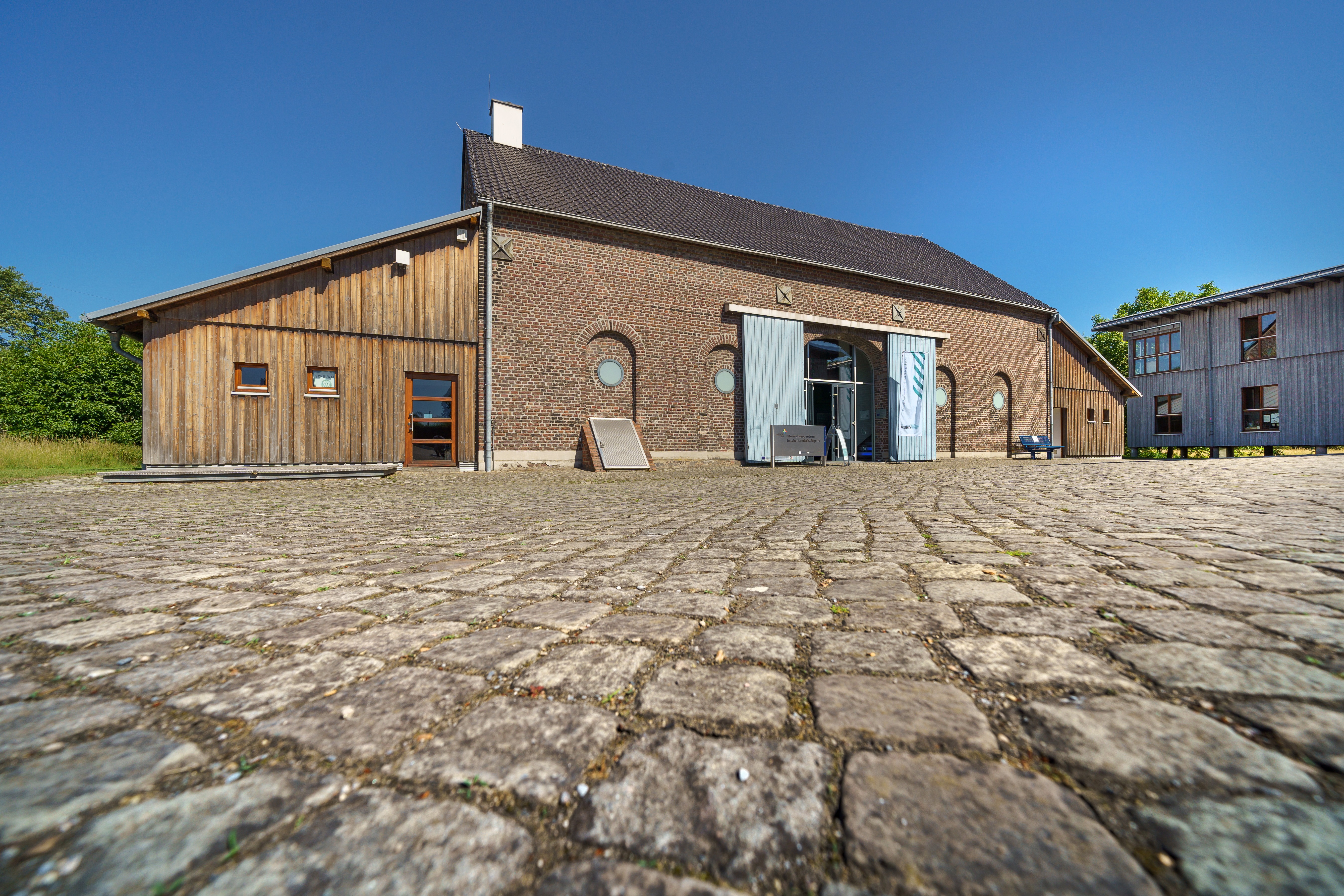 Außenansicht - Das RVR-Besucherzentrum Haus Ripshorst in Oberhausen.