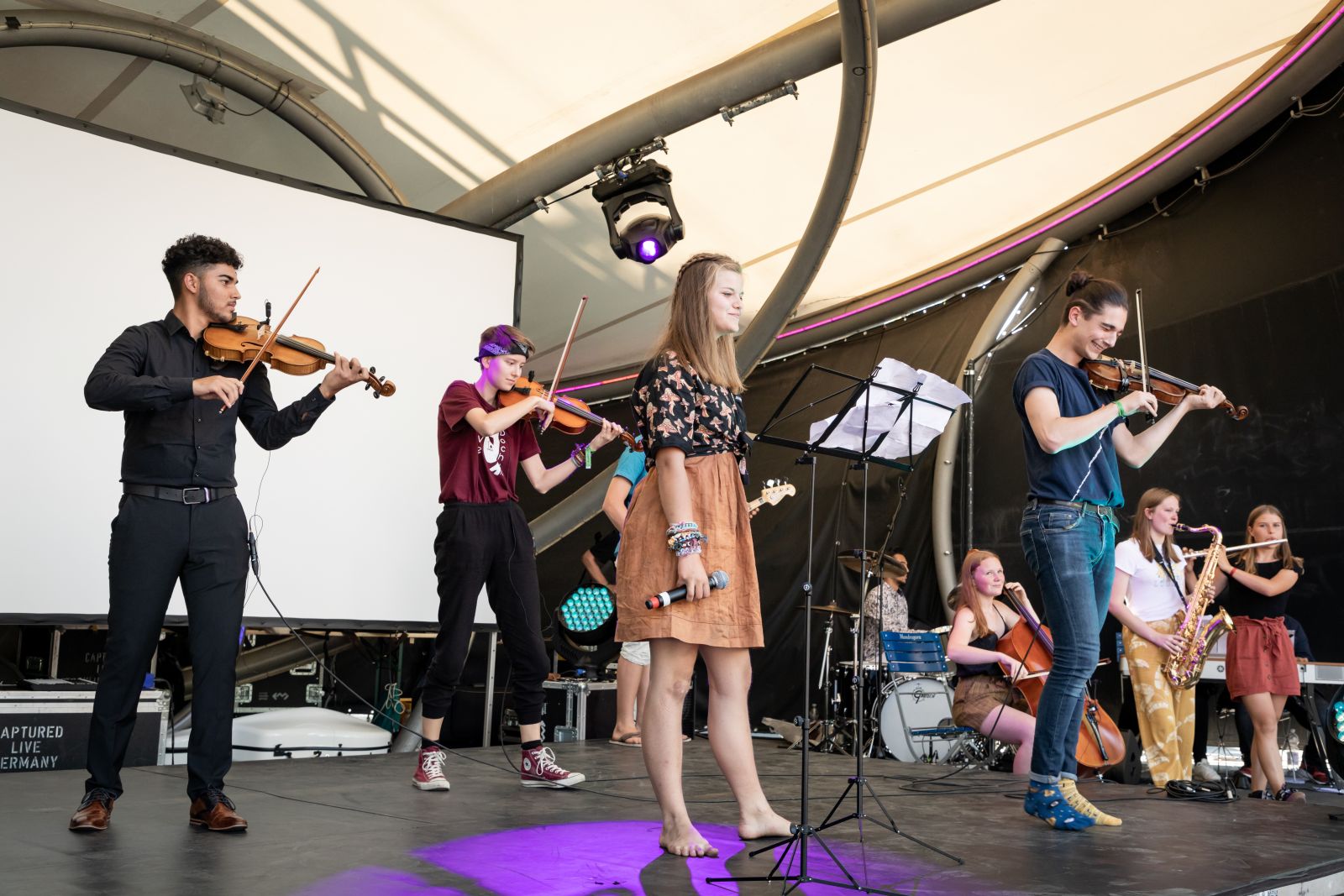 Musikgruppe bei der Abschlusspräsentation zum Kunstcamp 2015.