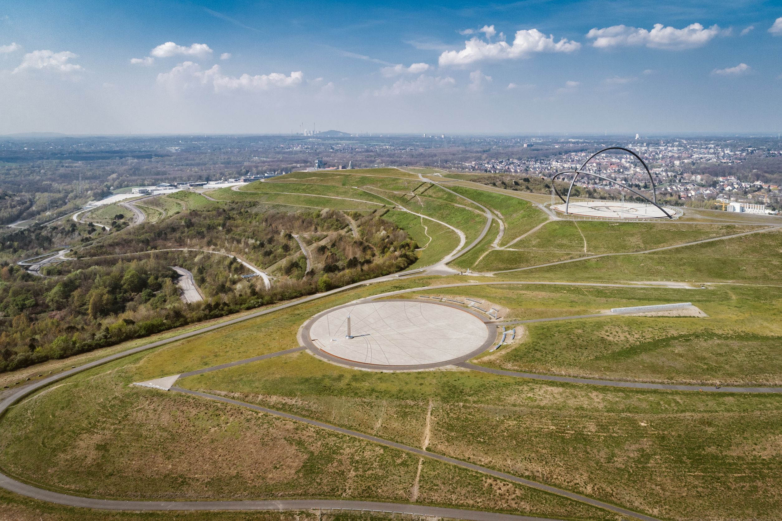 Obelisk und Horizontobservatorium auf der Halde Hoheward an der Stadtgrenze Herten/Recklinghausen.