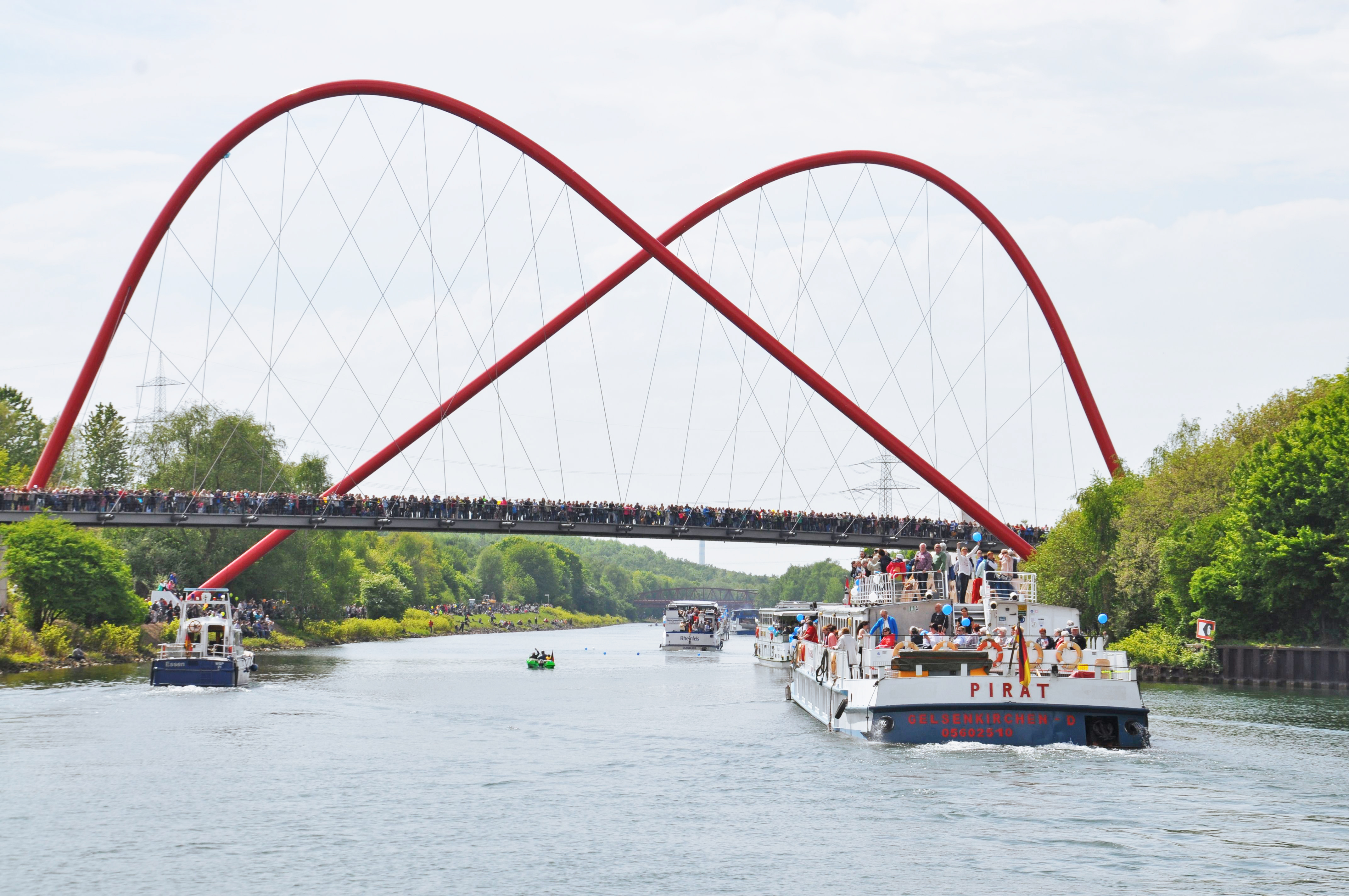 Blick über den Rhein-Herne-Kanal bei der fünften Schiffsparade am 29. April 2018.