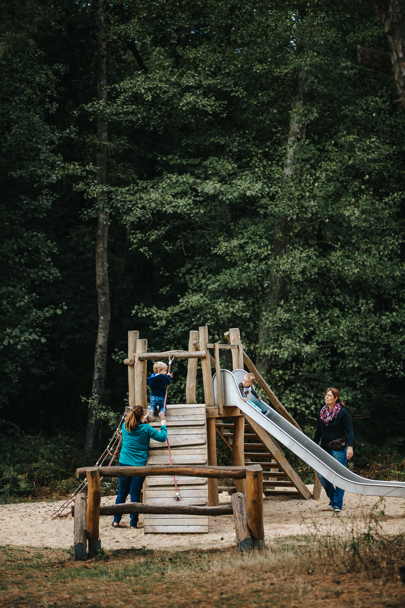 Klettergerüst auf dem Waldspielplatz