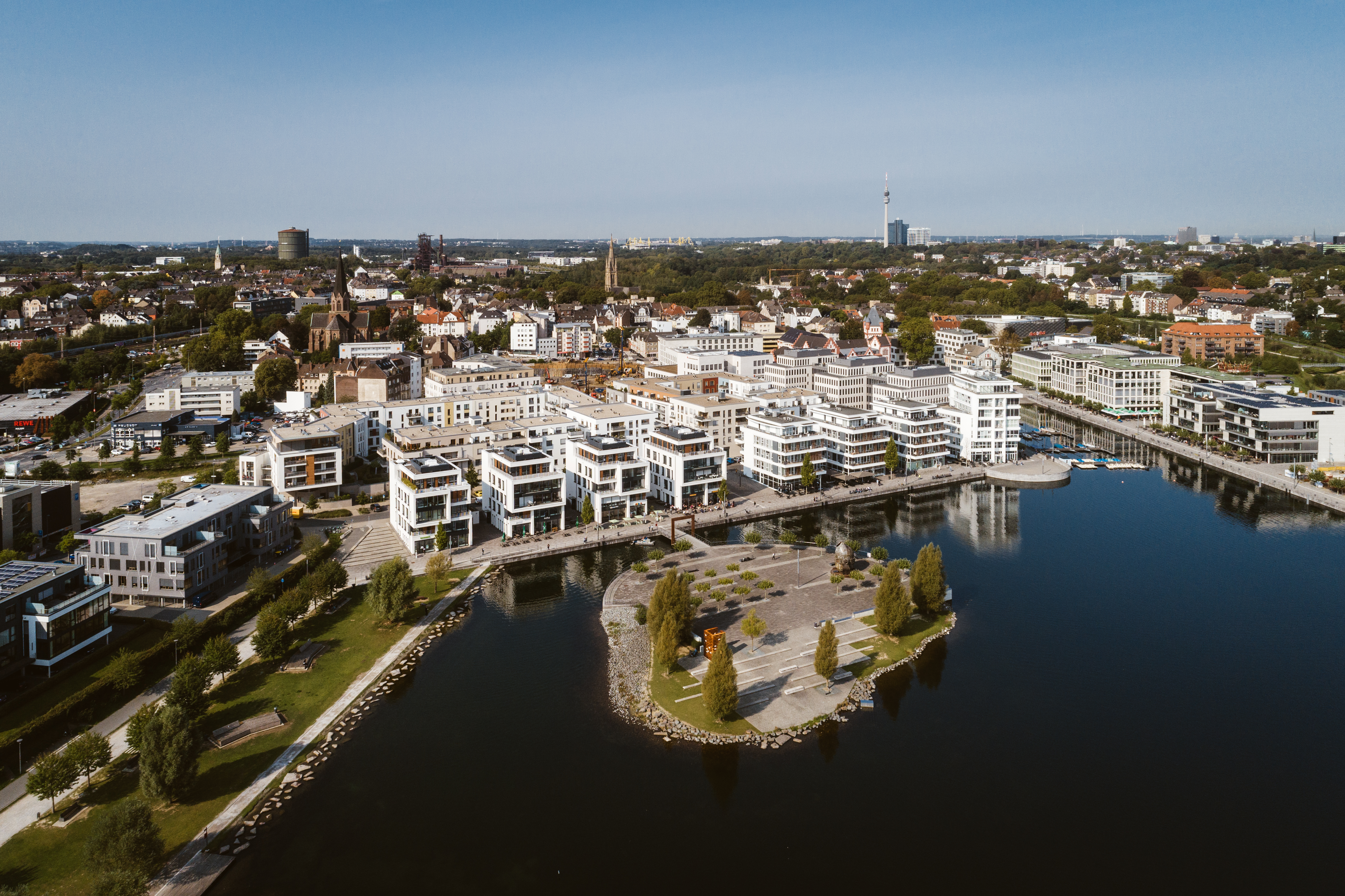 Luftaufnahme vom Phönixsee mit Hafenpromenade