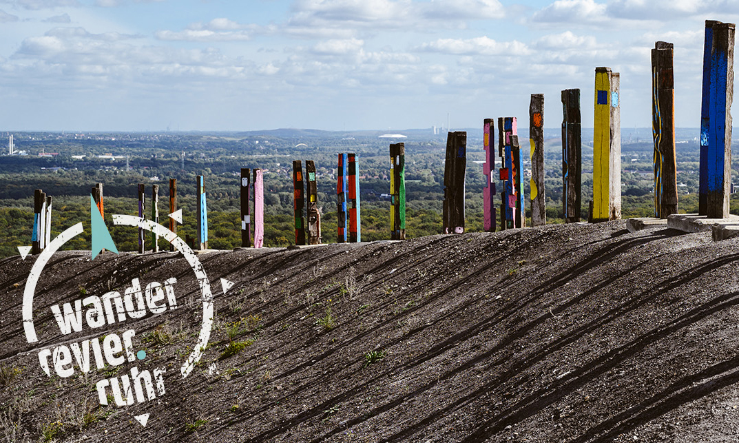 Das Highlight einer Wanderung durch die Kirchheller Heide: ein Abstecher zur Halde Haniel in Bottrop mit den berühmten "Totems".