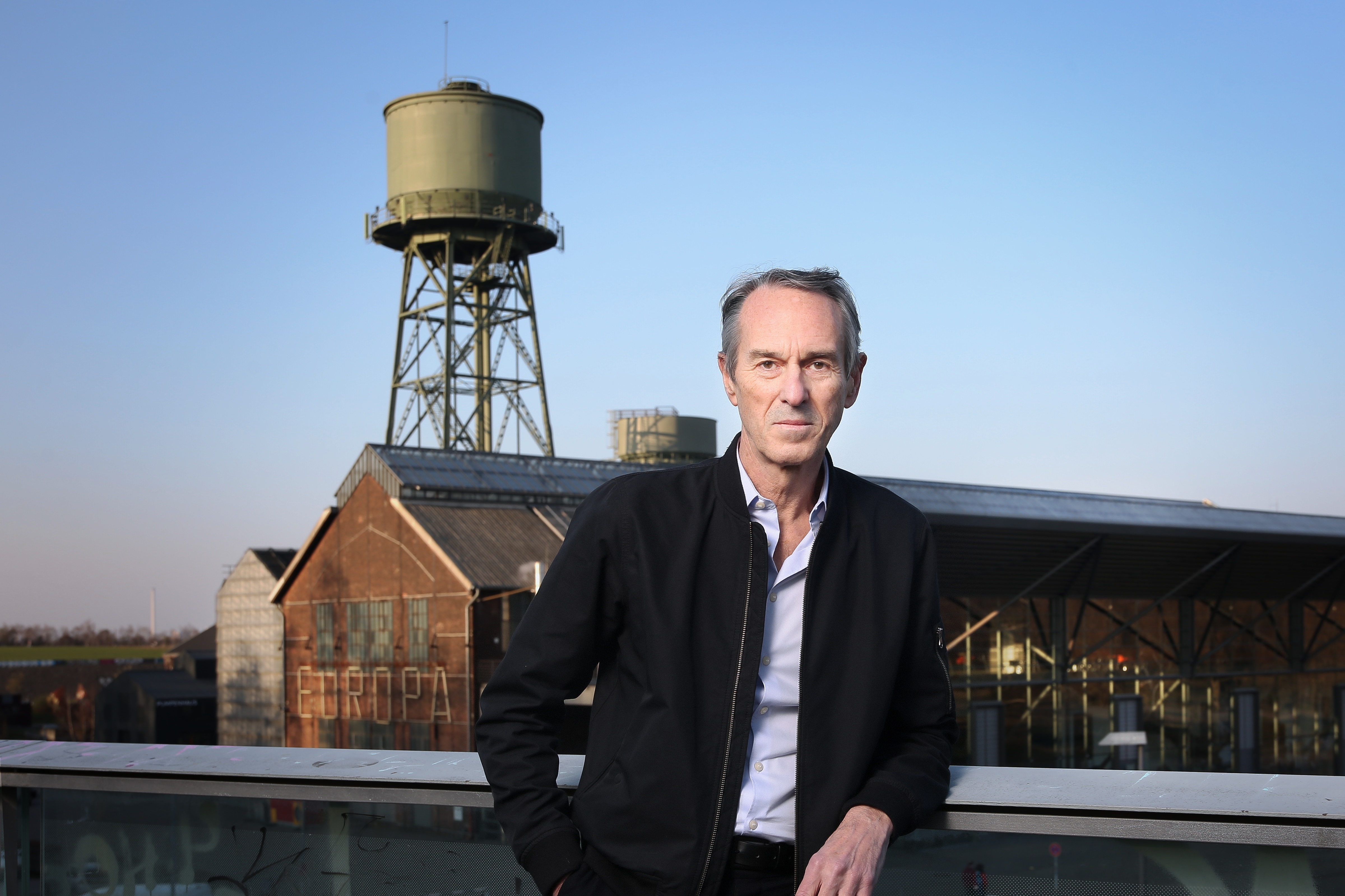 vo Van Hove, Intendant der Ruhrtriennale 2024-2026, vor der Jahrhunderthalle Bochum.