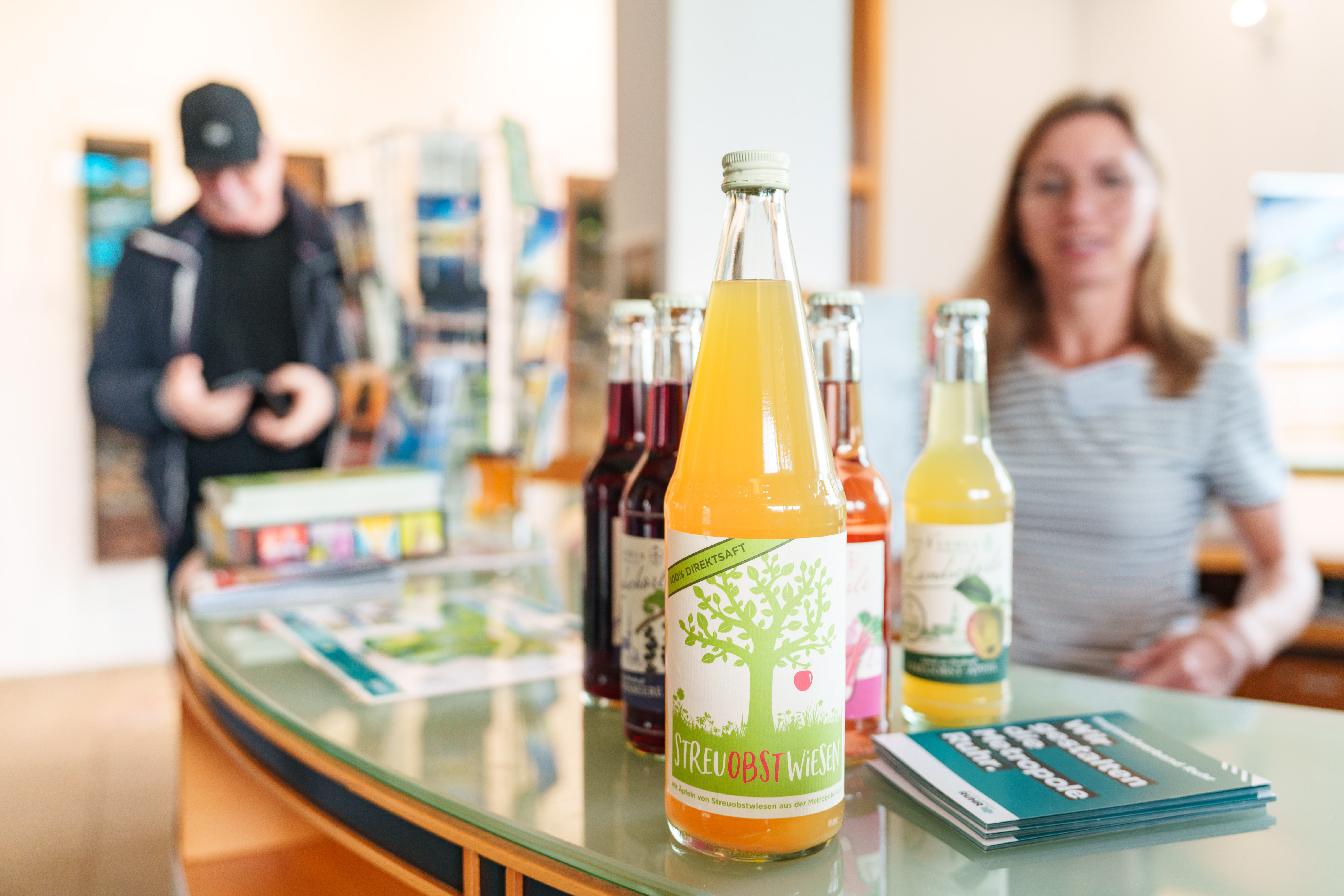 Flasche Apfelsaft.