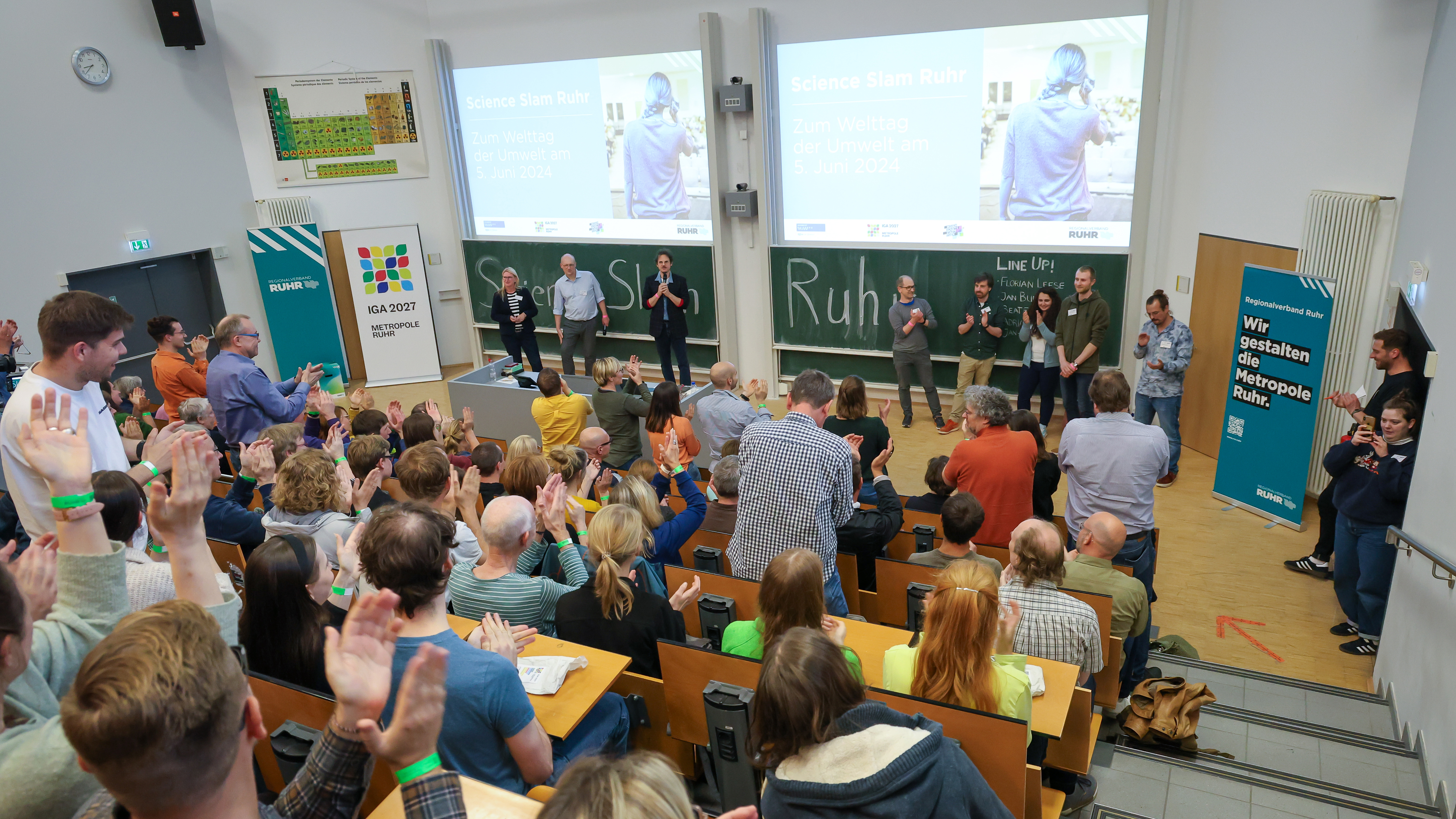 Voller Hörsaal beim Science Slam Ruhr 2024.