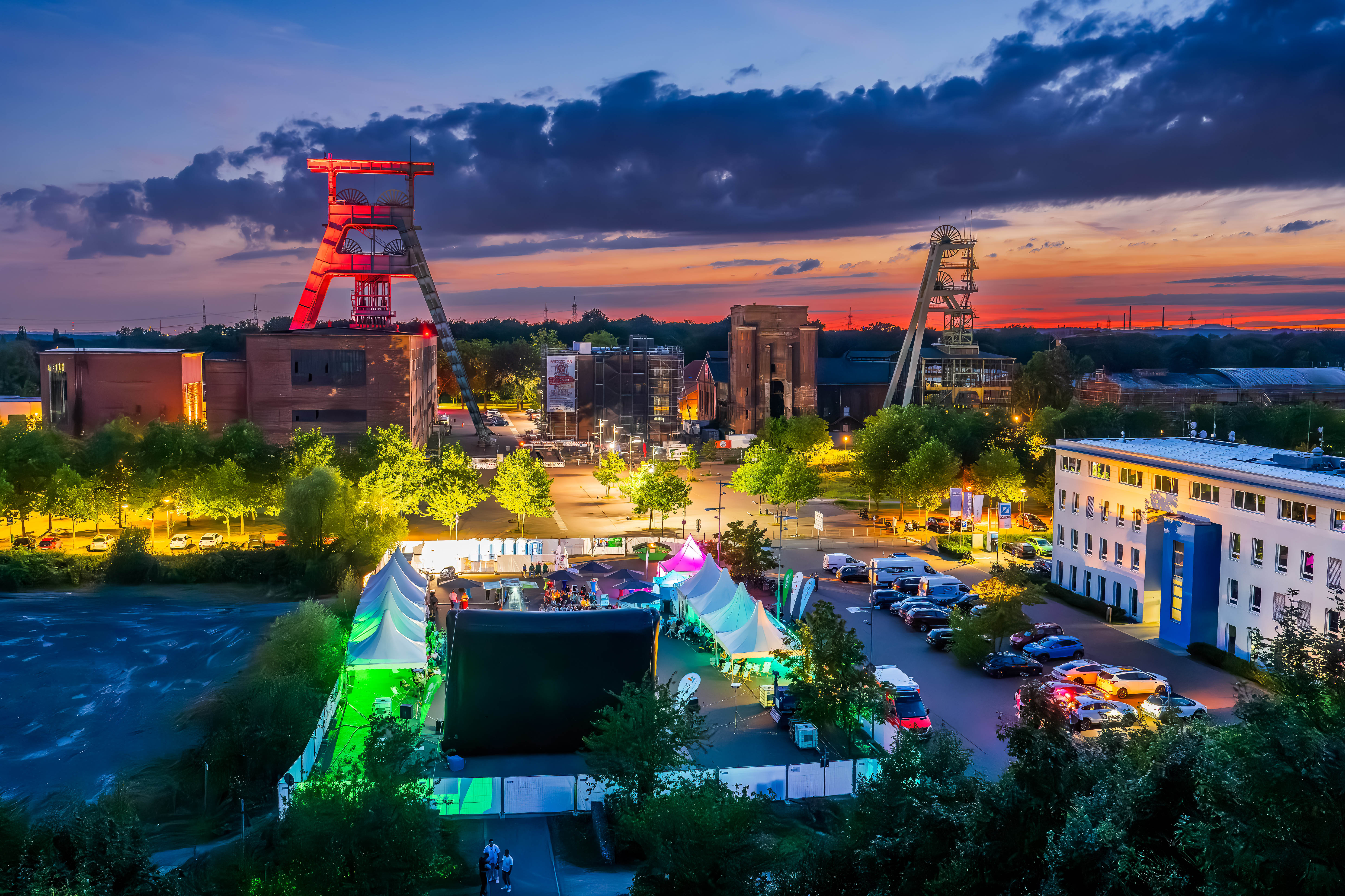  Bunte Lichter erstrahlen den Doncaster-Platz auf der Zeche Ewald in Herten 