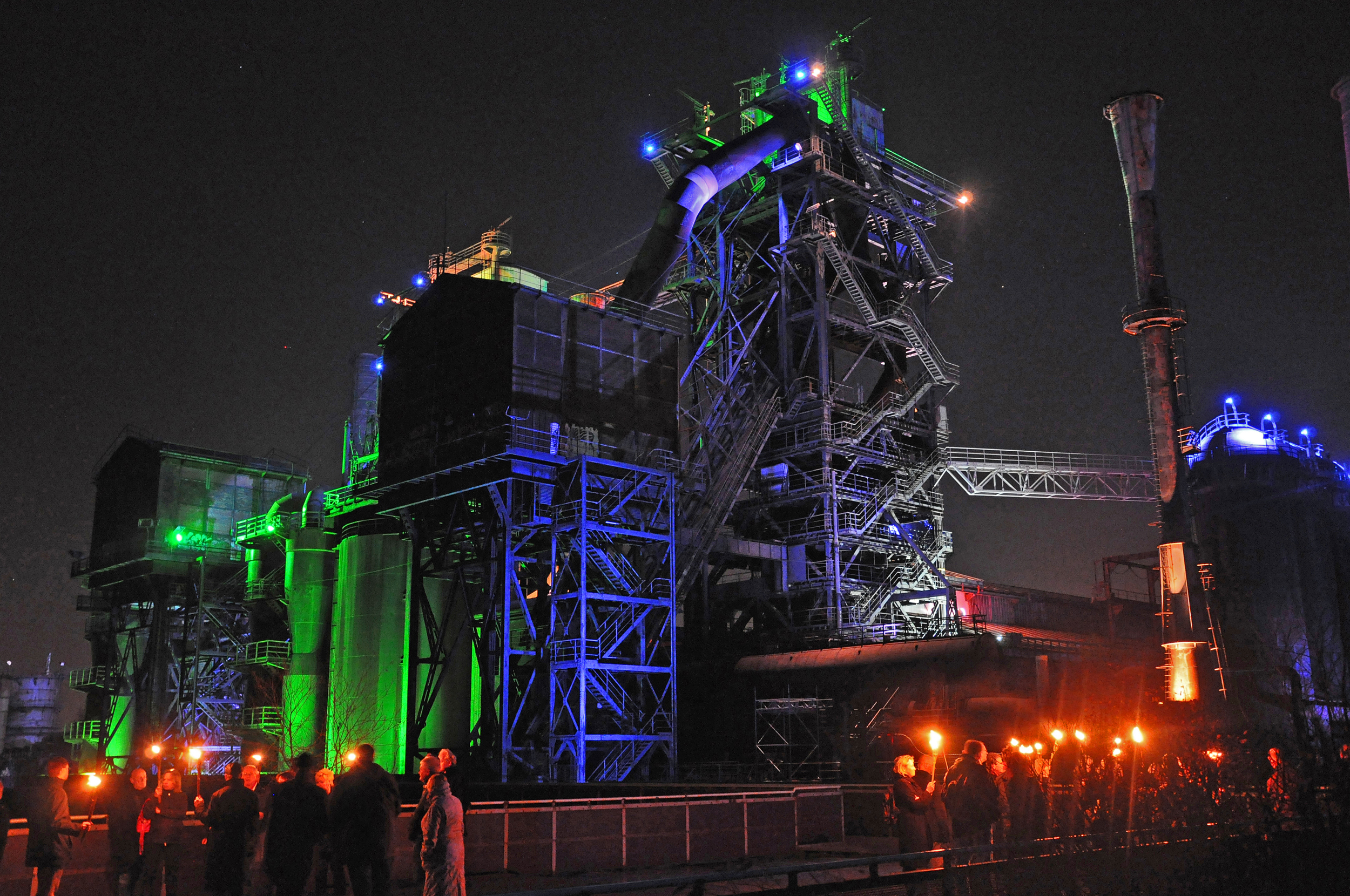 Faszinierende Lichtinstallationen am Hüttenwerk im Landschaftspark Duisburg-Nord.