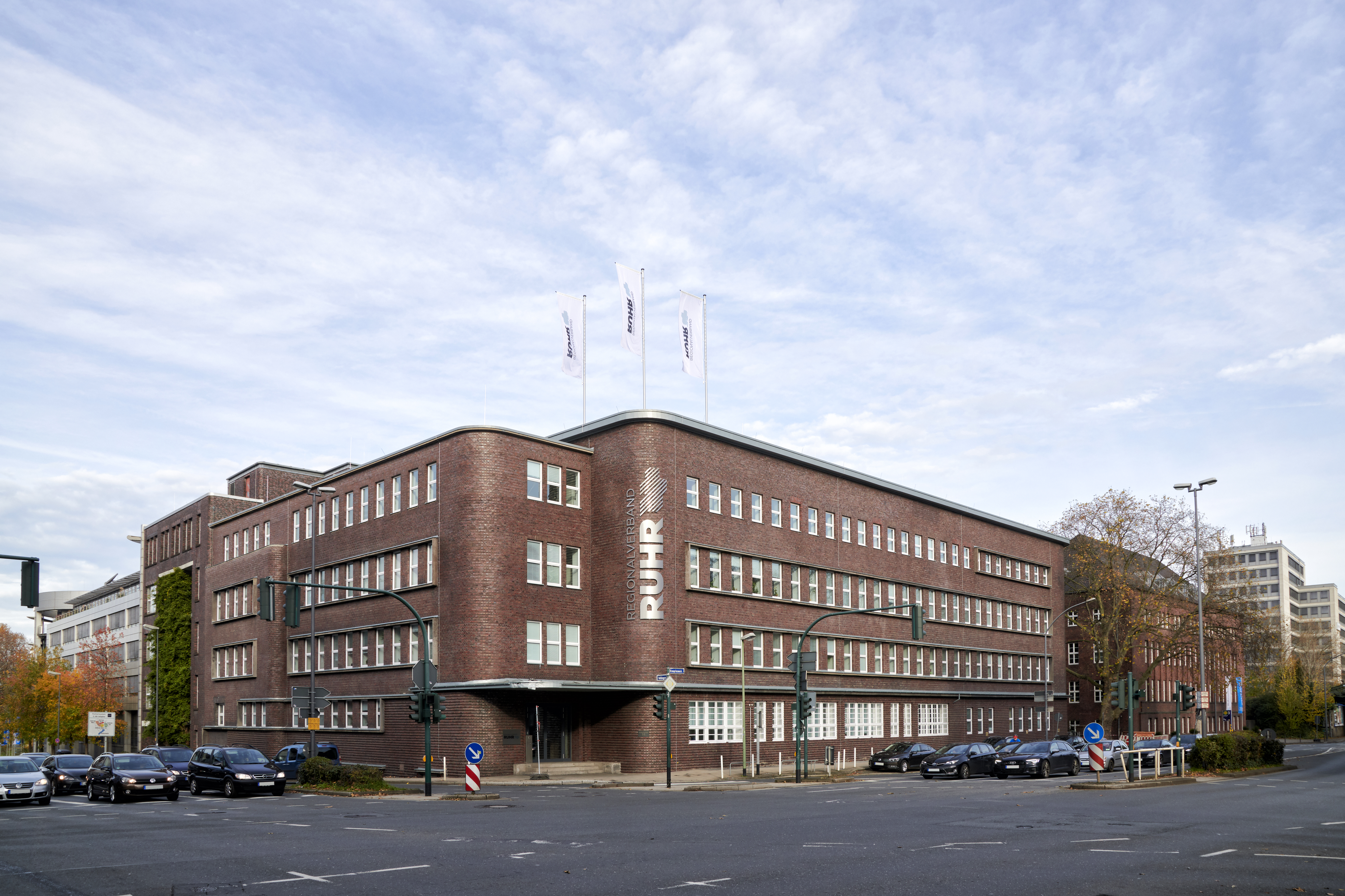 Das Hauptgebäude des Regionalverband Ruhr (RVR) an der Kronprinzenstraße 35 in Essen im Herbst 2019.