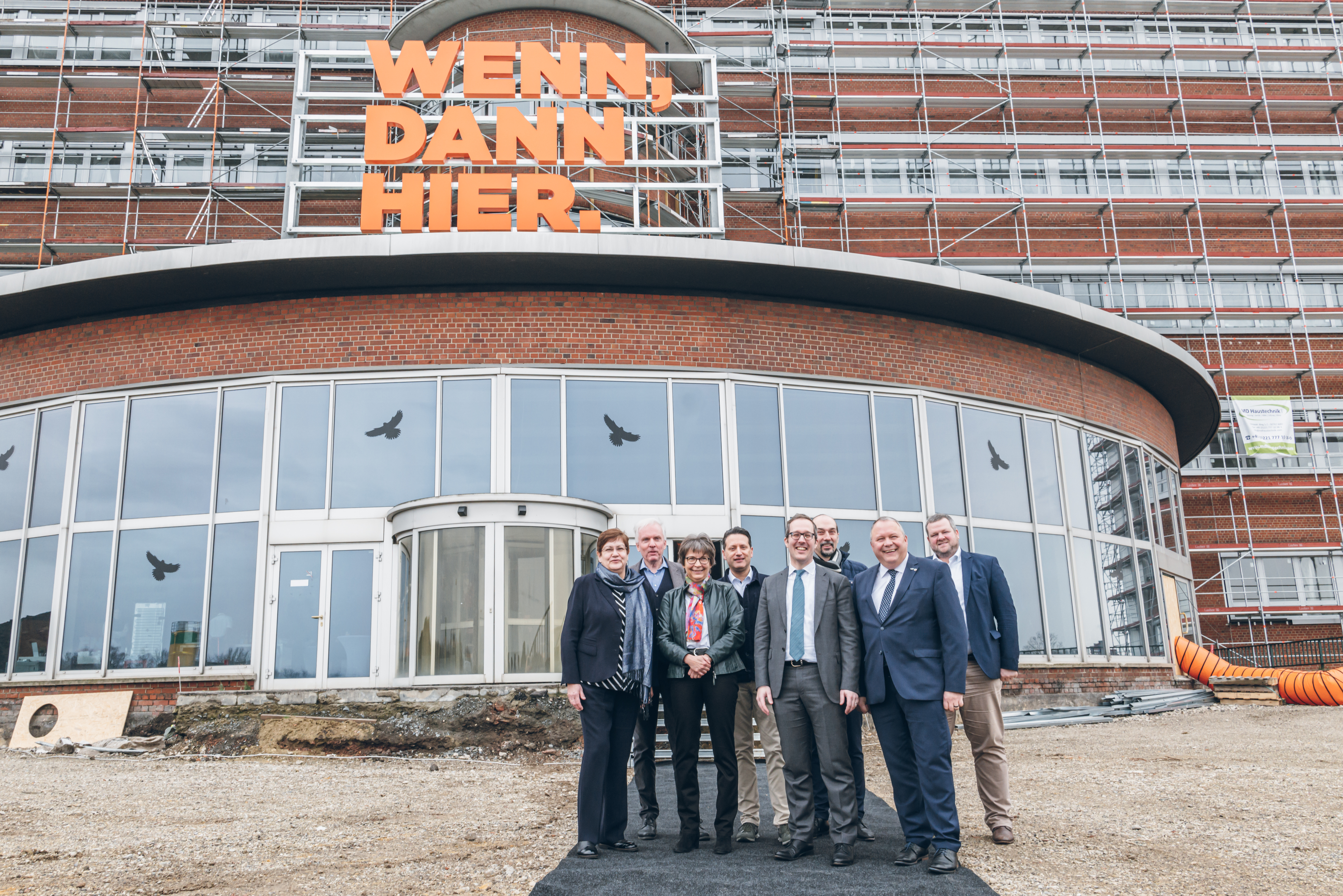 Beim Start der nächsten Phase der Standortmarketing-Kampagne "Metropole Ruhr- Stadt der Städte" am 27. Februar 2020 vor der Rotunde des ehemaligen Opel-Werks in Bochum.