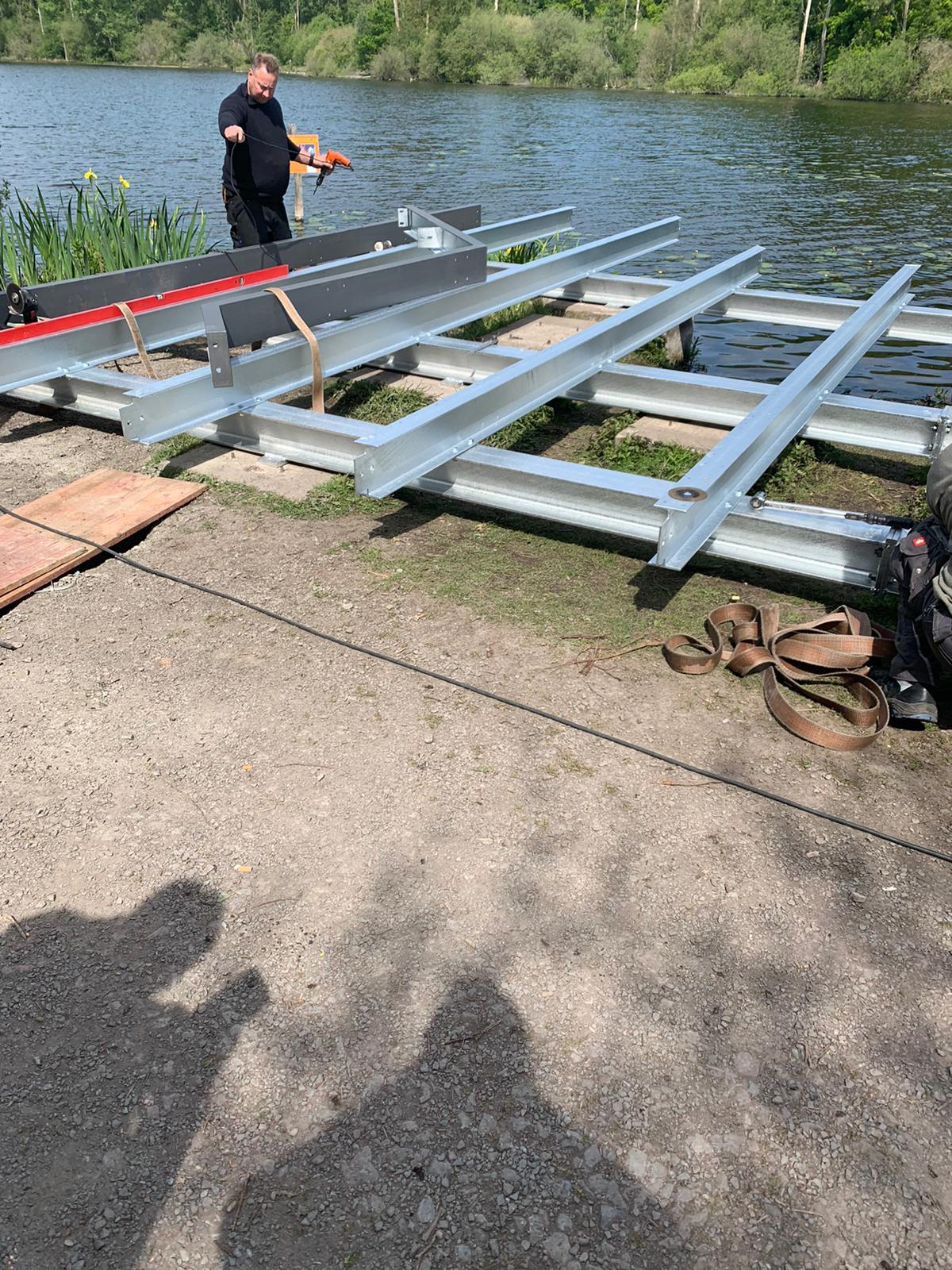 Bau einer Beobachtungsplattform am Beversee in Bergkamen.