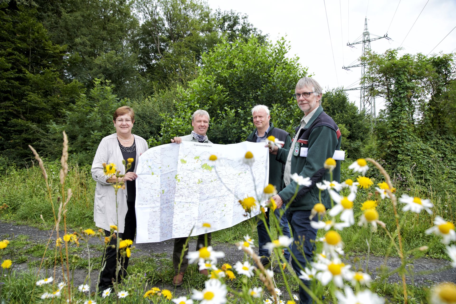 Beim Pressetermin in Hamm: Karola Geiß-Netthöfel, RVR-Regionaldirektorin; Oliver Stenzel-Franken, Revierleiter RVR Ruhr Grün; Thomas Kämmerling, Betriebsleiter RVR Ruhr Grün, und Kersten Blaschczok, Fachbereichsleiter RVR Ruhr Grün. (v. l.)