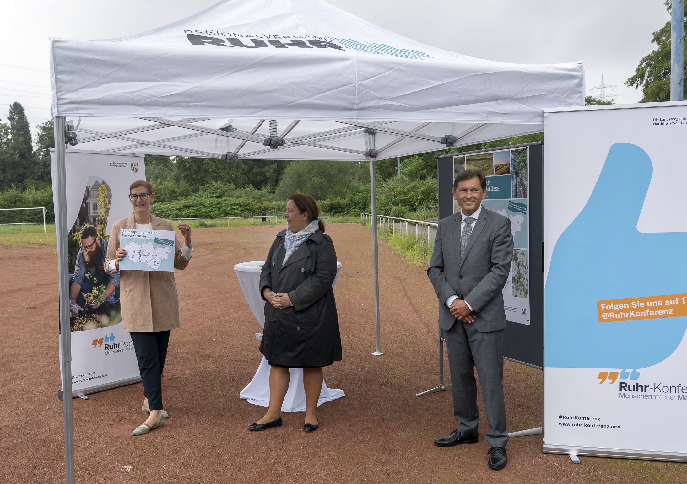 Präsentation in Herne: RVR-Beigeordnete Nina Frense, NRW-Umweltministerin Ursula Heinen-Esser und Frank Dudda, Oberbürgermeister Herne. (v.l.)