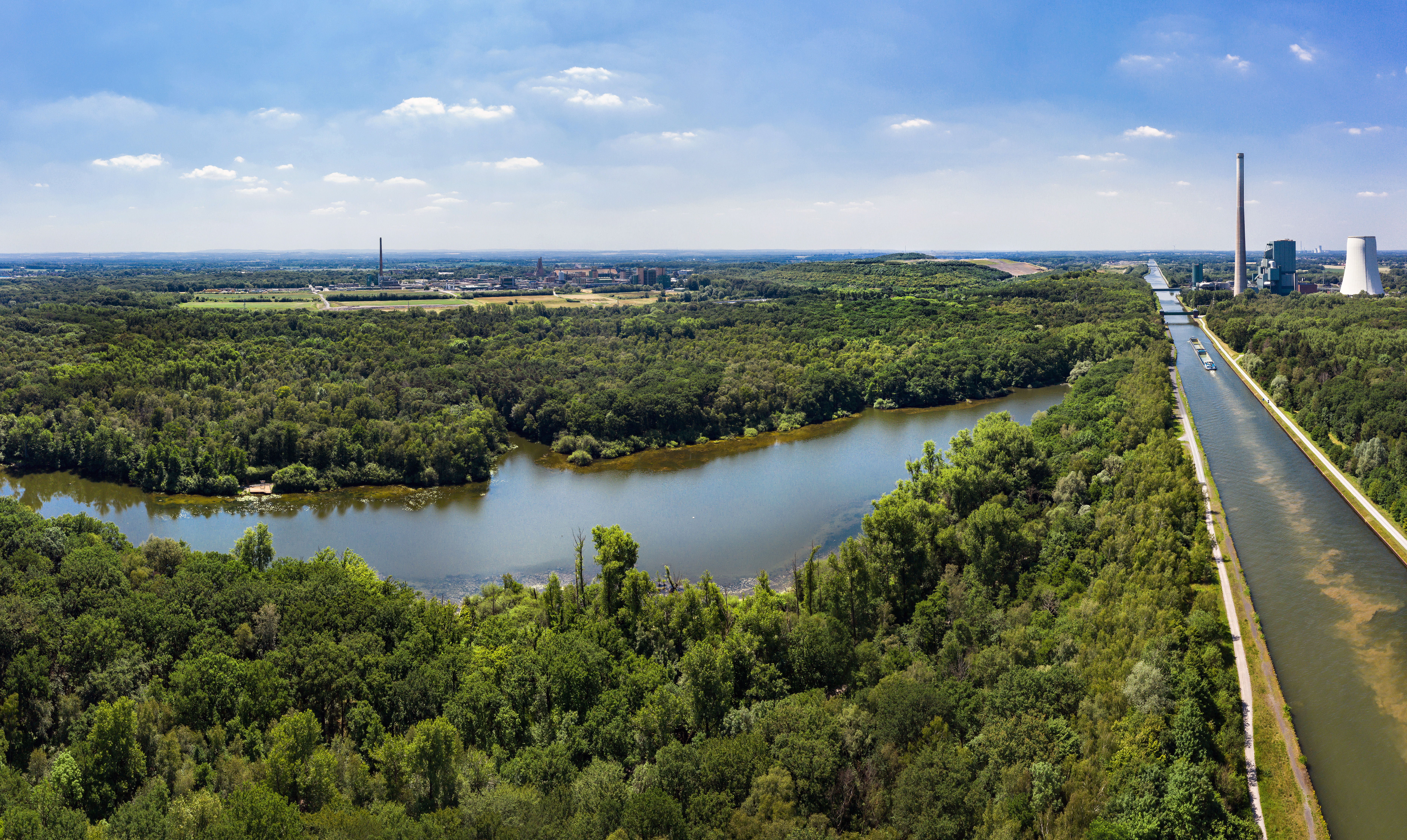 Naturschutzgebiet Beversee bei Bergkamen aus der Vogelperspektive.