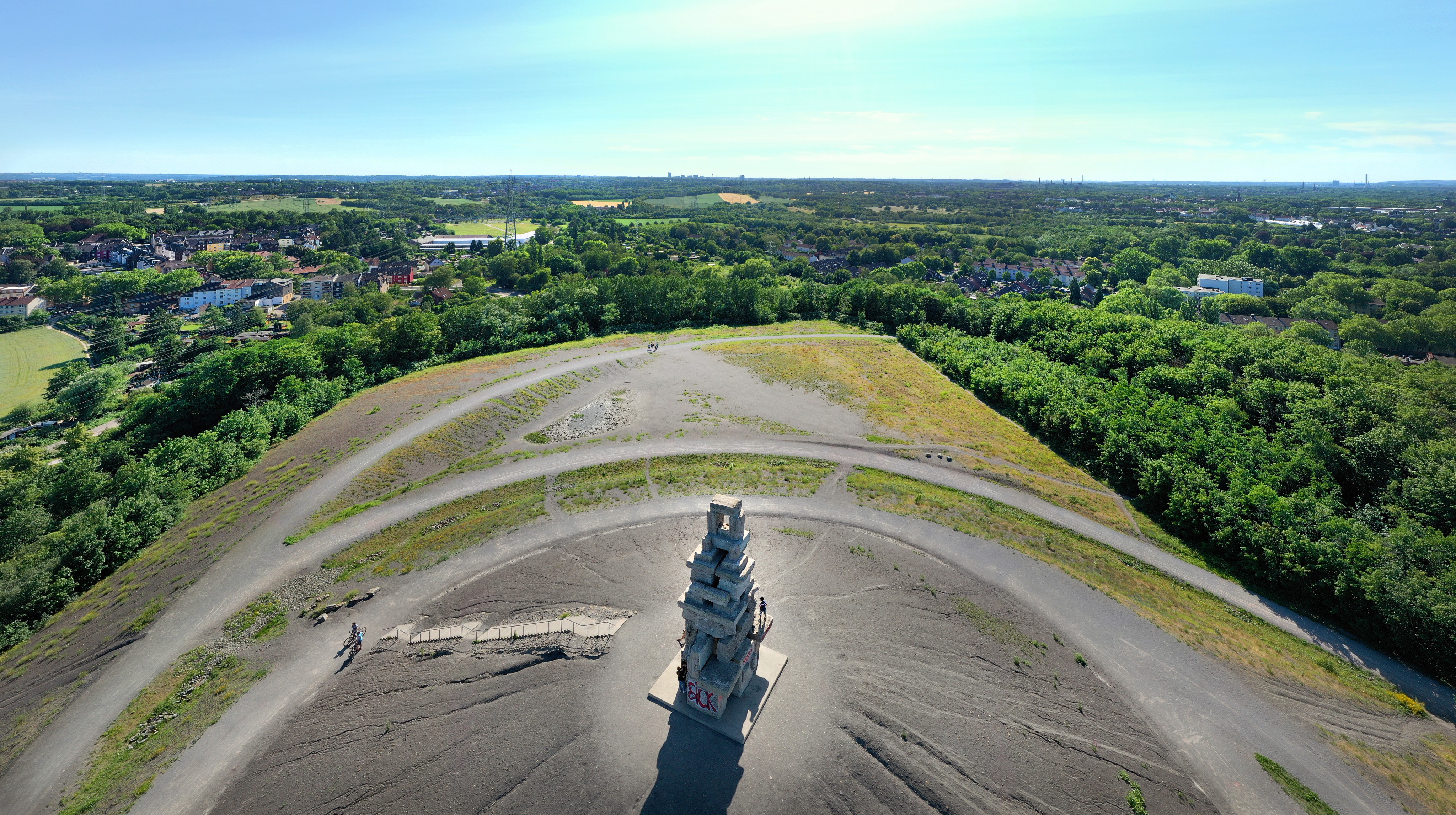 Drohnenflug über die Halde Rheinelbe in Gelsenkirchen.