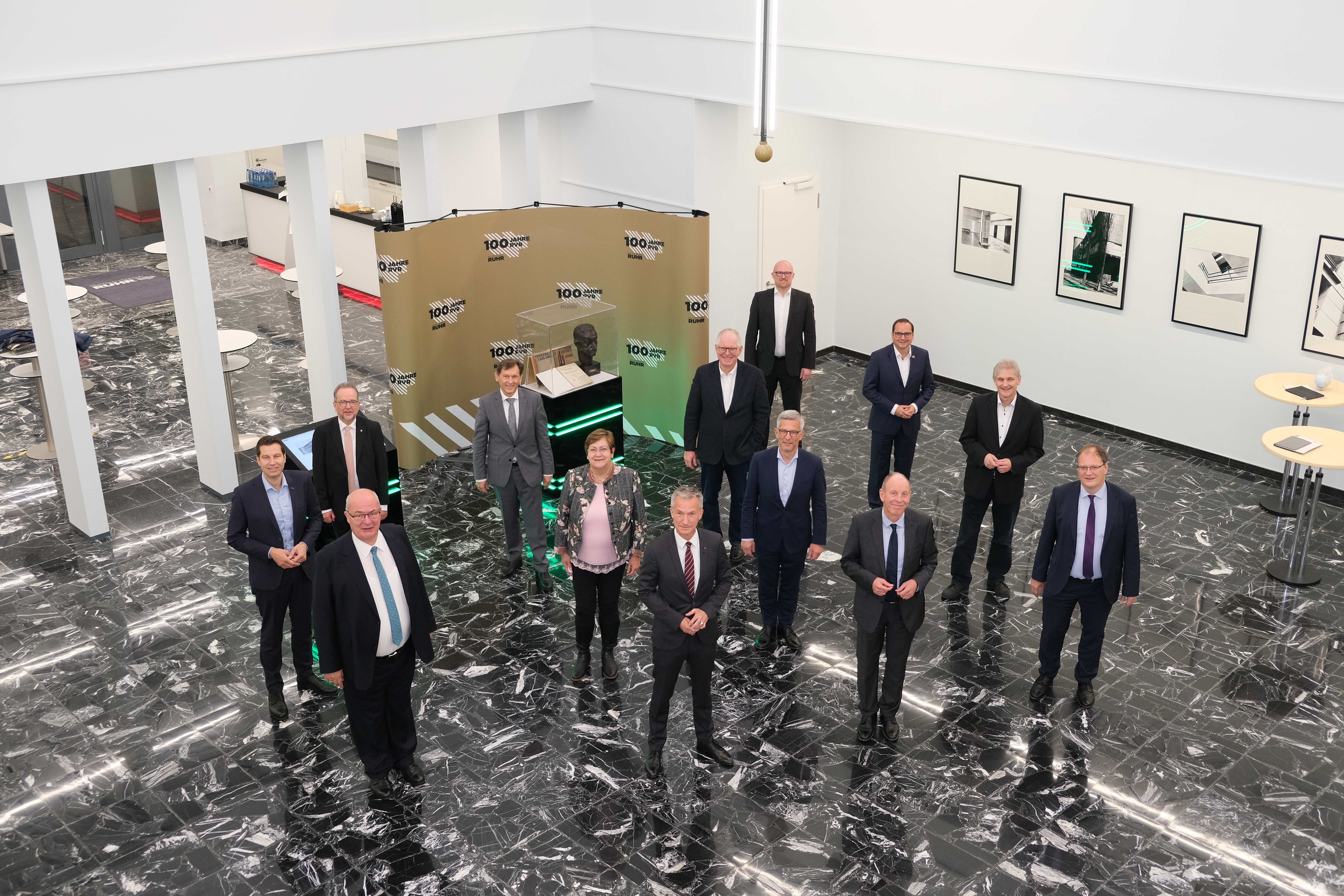 Der Kommunalrat nach seiner letzten Sitzung am 8. Oktober 2020 beim RVR in Essen mit Regionaldirektorin Karola Geiß-Netthöfel und Sprecher Frank Baranowski im Kreis der Hauptverwaltungsbeamten.