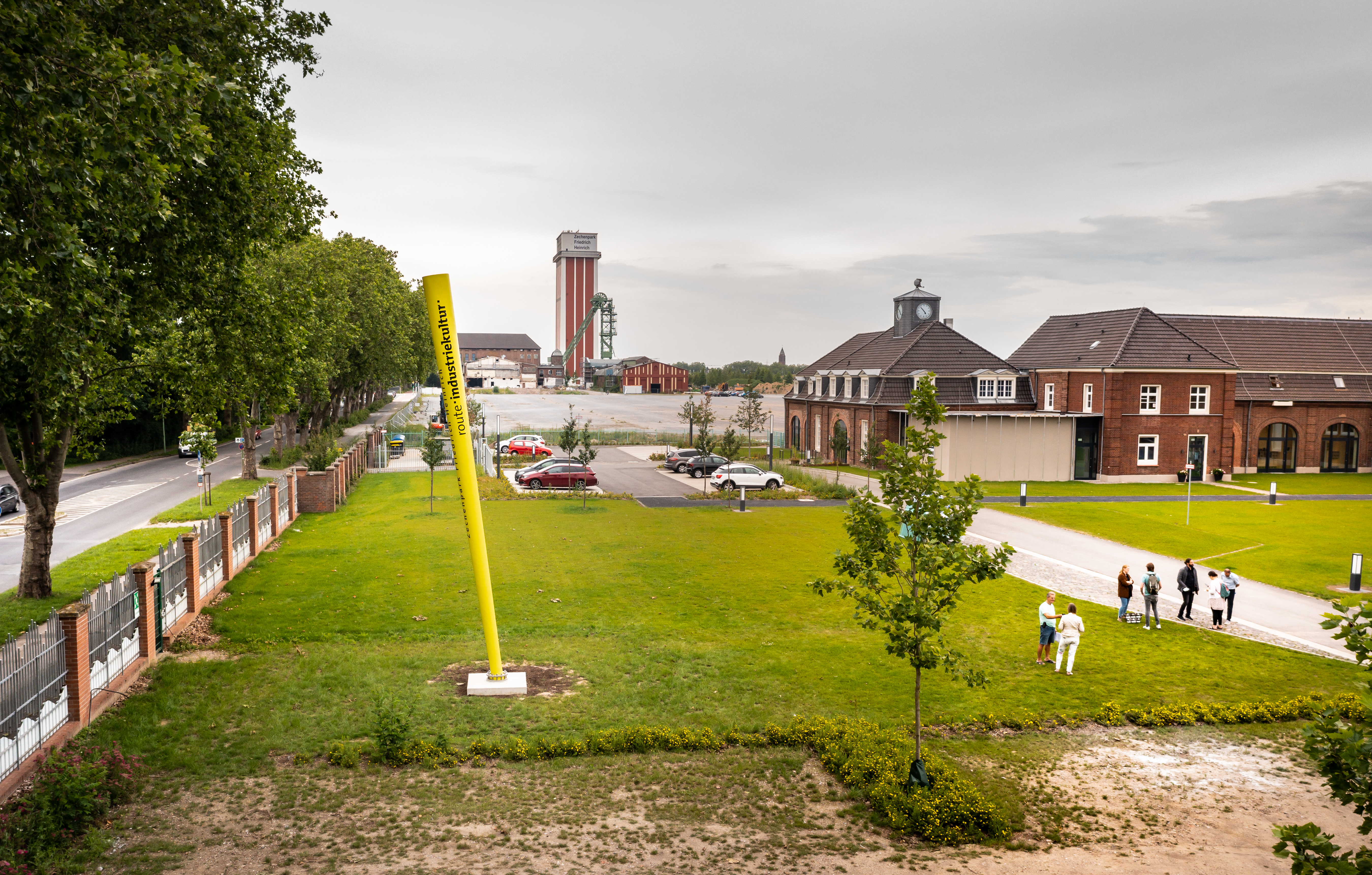 Aufstellung des Signalobjekts der Route Industriekultur im Zechenpark Friedrich Heinrich in Kamp-Lintfort am 8. Juli 2021.