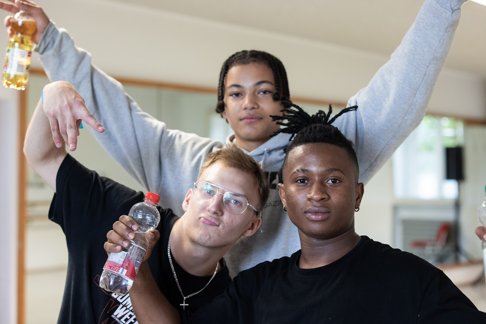 Drei Jugendliche beim Kunstcamp Ruhr 2021 vom 8. bis 14. August 2021 - Workshop in Wesel.